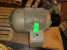 GE 60 hp Motor, Frame 404T, 1190 RPM, 460 V, 3 Phase (LOCATED IN IOWA, RIGGING INCLUDED WITH SALE