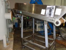 Hoopman Bottle Conveyor, Designed to Deliver Bottles to Unscramble (lot 297) on Wheels (LOCATED IN
