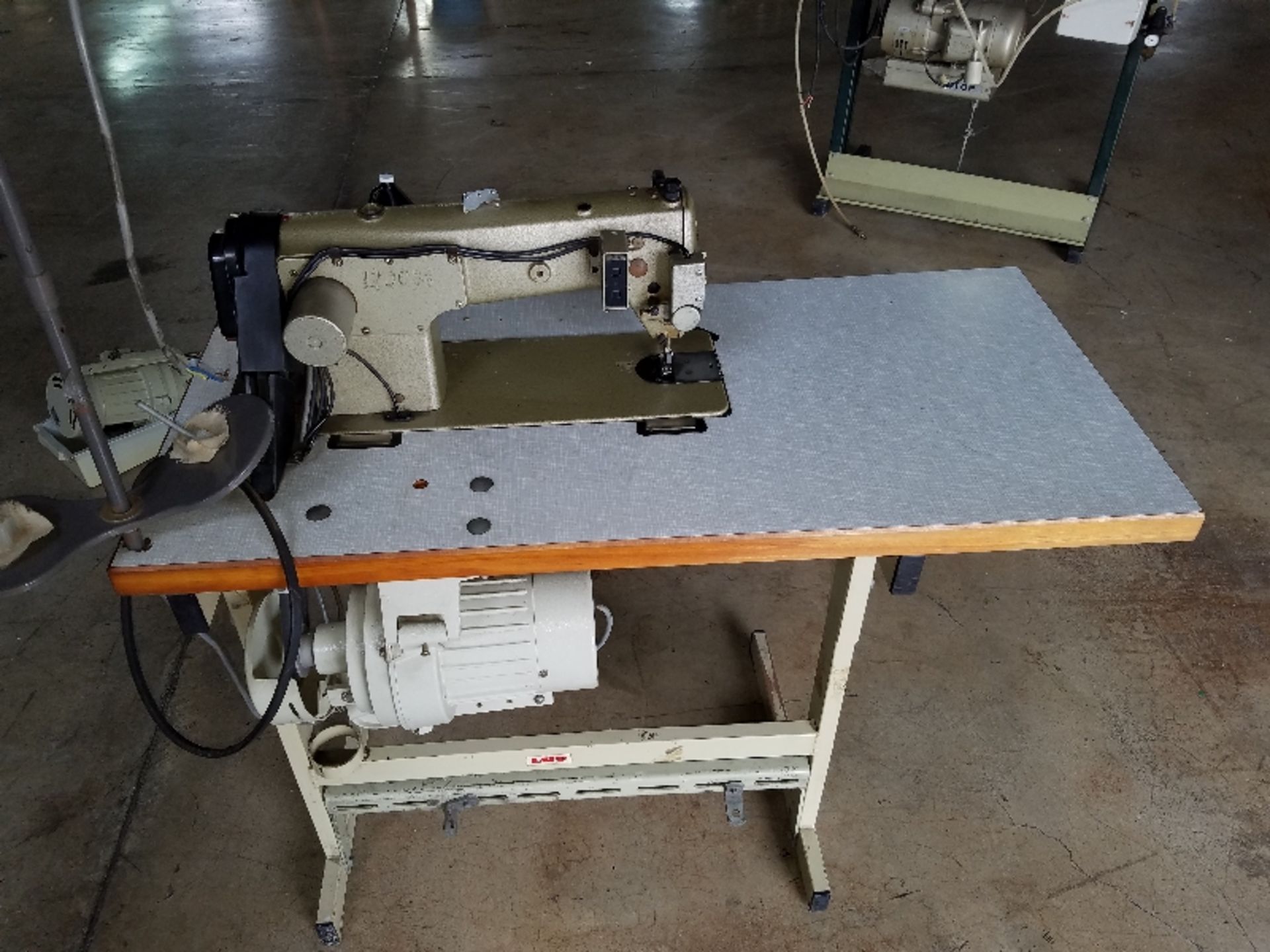 Mitsubishi Model DB-199 Sewing Machine, Light to Medium Weight Sewing