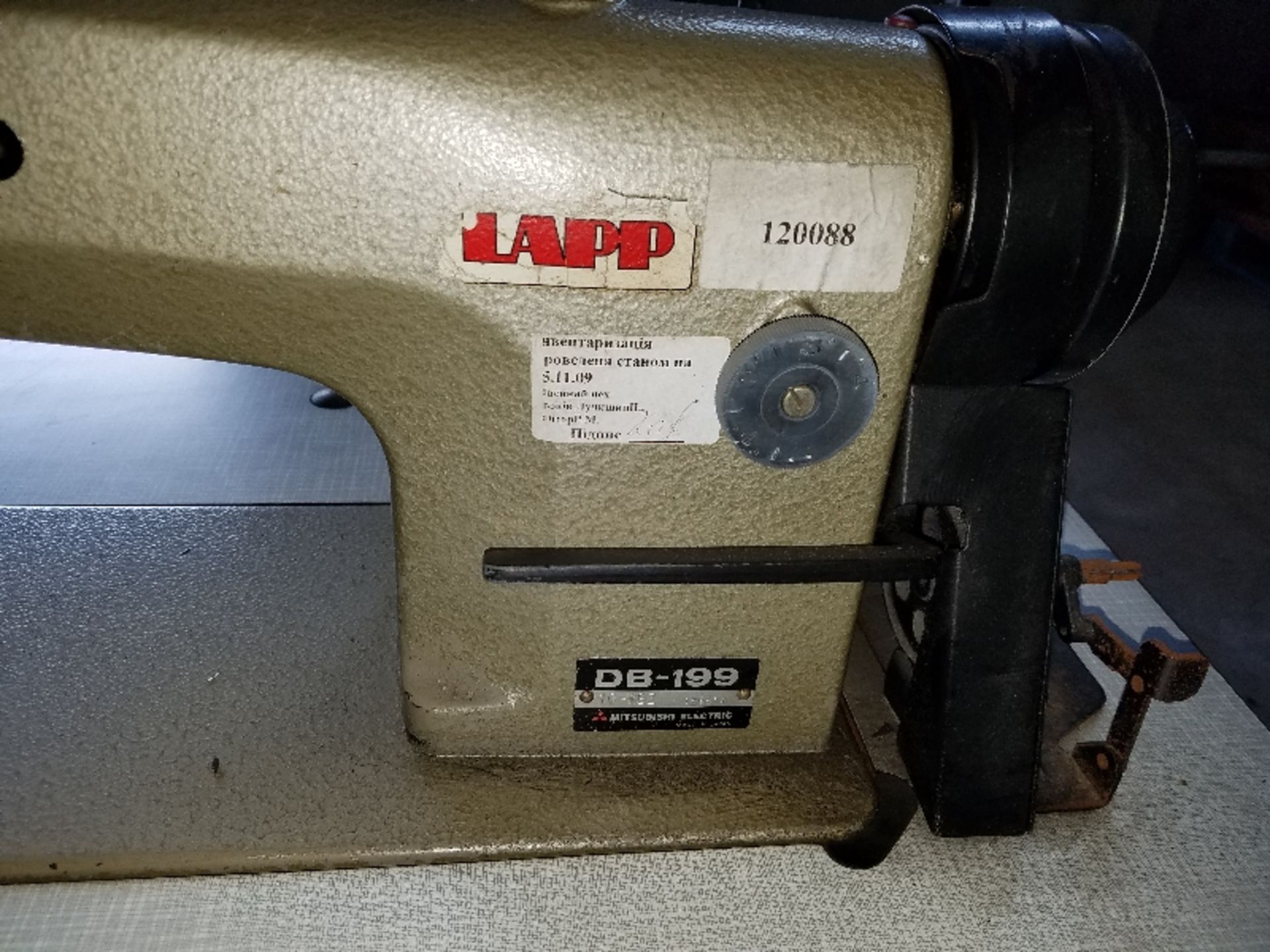 Mitsubishi Model DB-199 Sewing Machine, Light to Medium Weight Sewing - Image 6 of 9