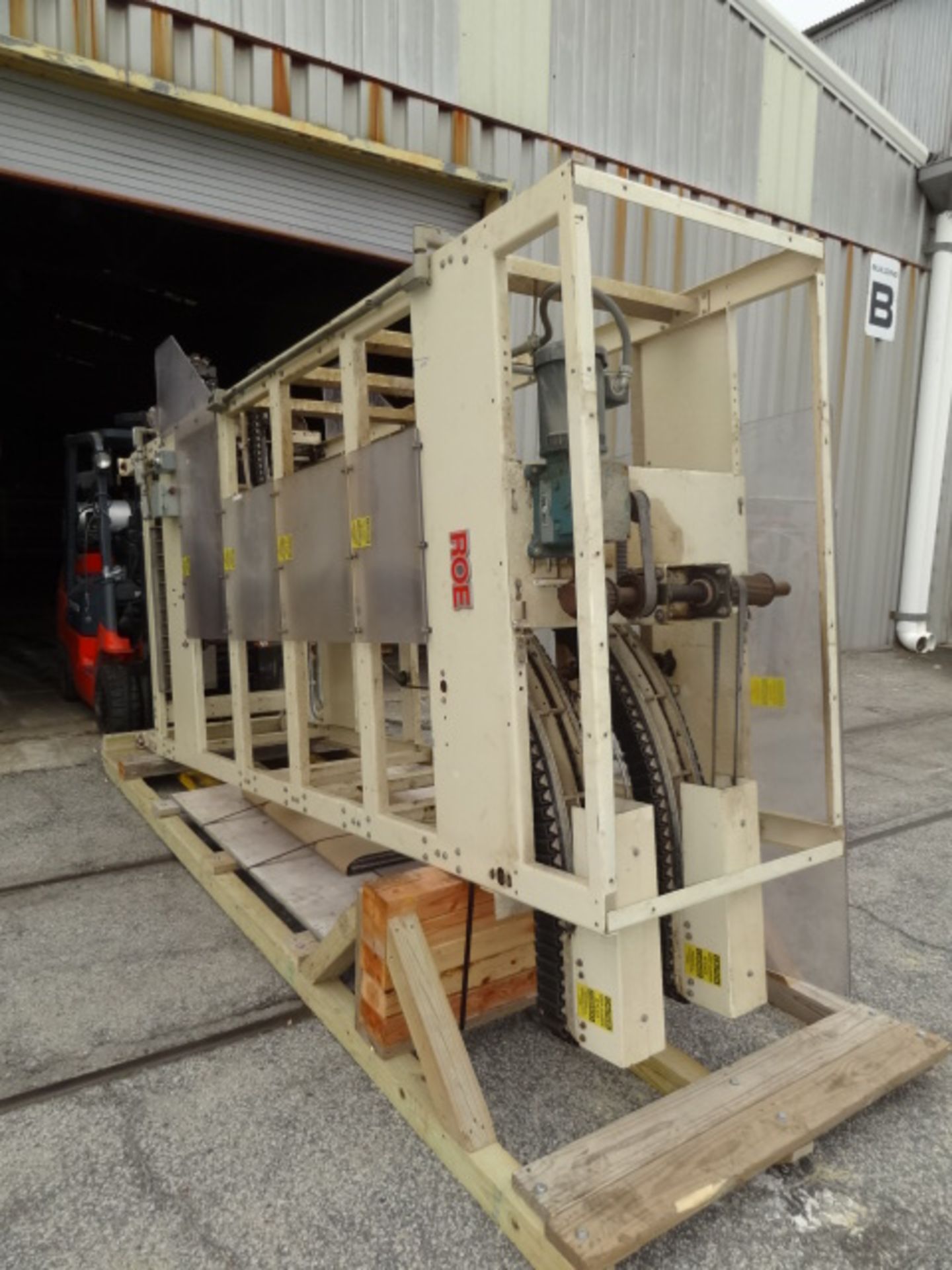 ROE Case Lowerator/Elevator, Model Lowerator, S/N 5657-MGLS, Case Lowerator with Gripper Belts, - Image 2 of 5