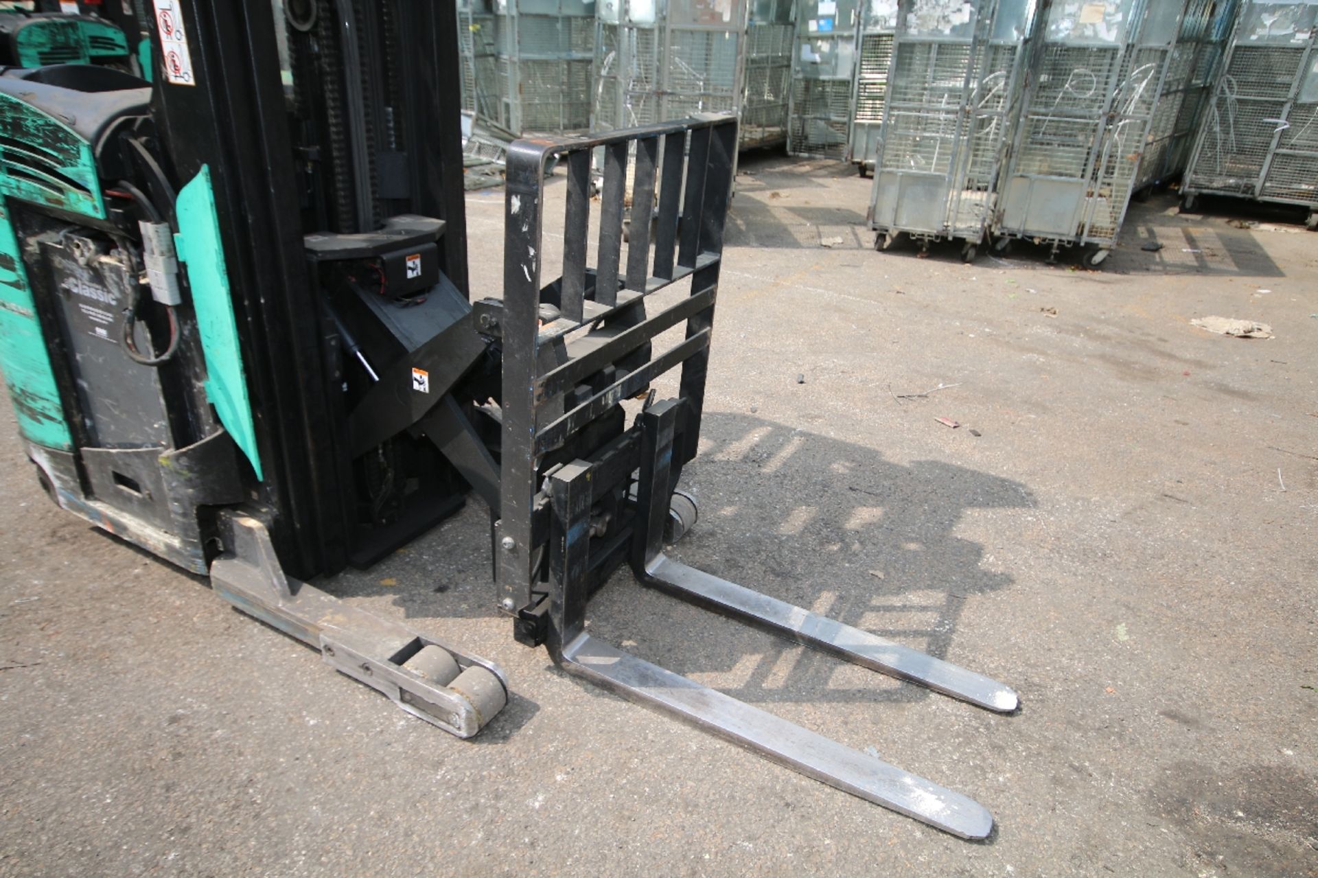 Mitsubishi Stand-Up Narrow Aisle Reach Forklift, M/N ESR18N, S/N 4SR3350708, 3,500 lb. Lifting - Image 4 of 7