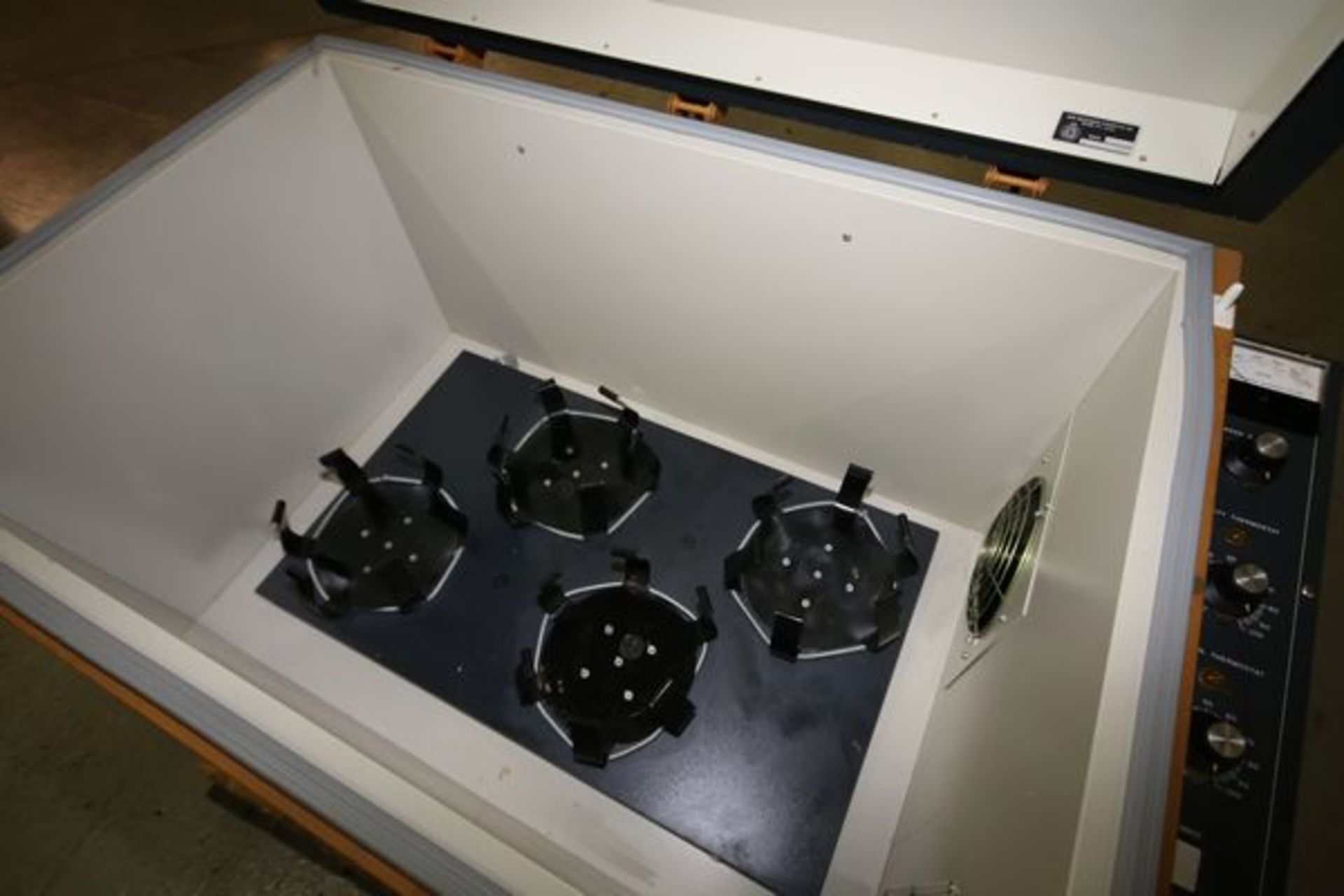 New Brunswick Scientific Controlled Environment Incubator Shaker, M/N G-25R, S/N 583138, 115V, 1 PH, - Image 3 of 6