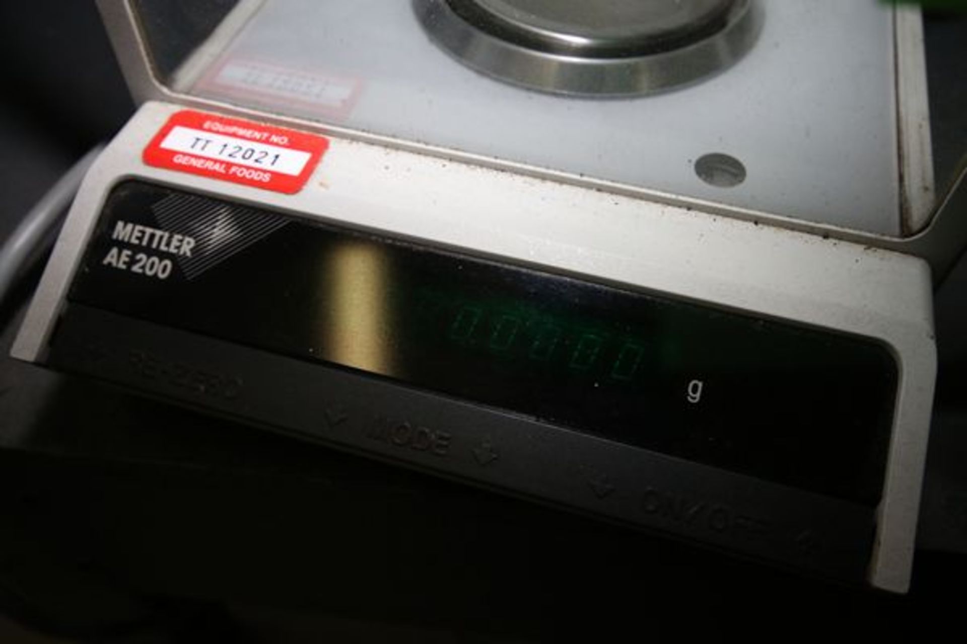 Mettler AE 200 Digital Scales, with Glass Enclosures, S/N 181886 and M00124 - Image 2 of 5