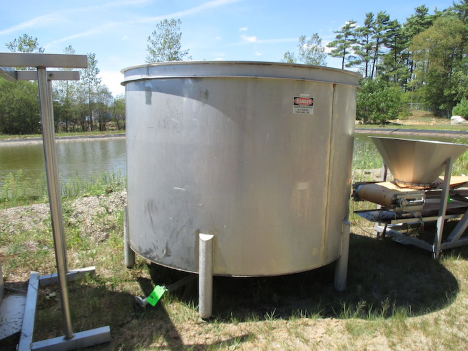 Stainless Steel Open Top Tank 60? Straight Side .85? Diameter with a 4? Center Outlet (#21)