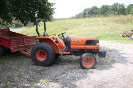 Kubota M4200 tractor w/spare turf tires well maintained.