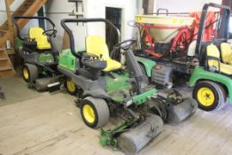 John Deere 2500 riding greens mower