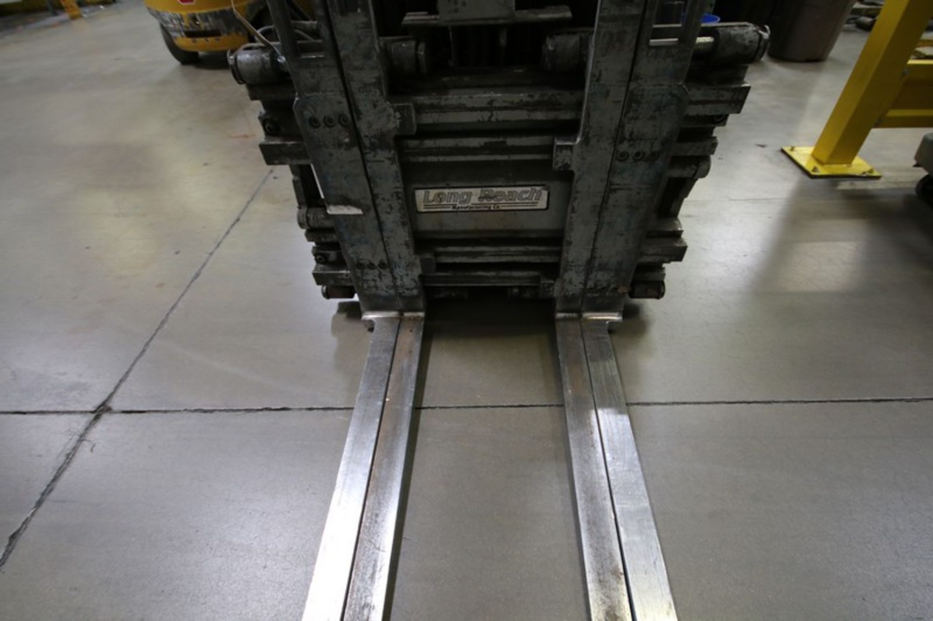 YALE, 3 Stage Mast Forklift, Model ERC060, S/N E108V08497V, 4,900lbs Capacity, 187.8 inch Load - Image 13 of 16