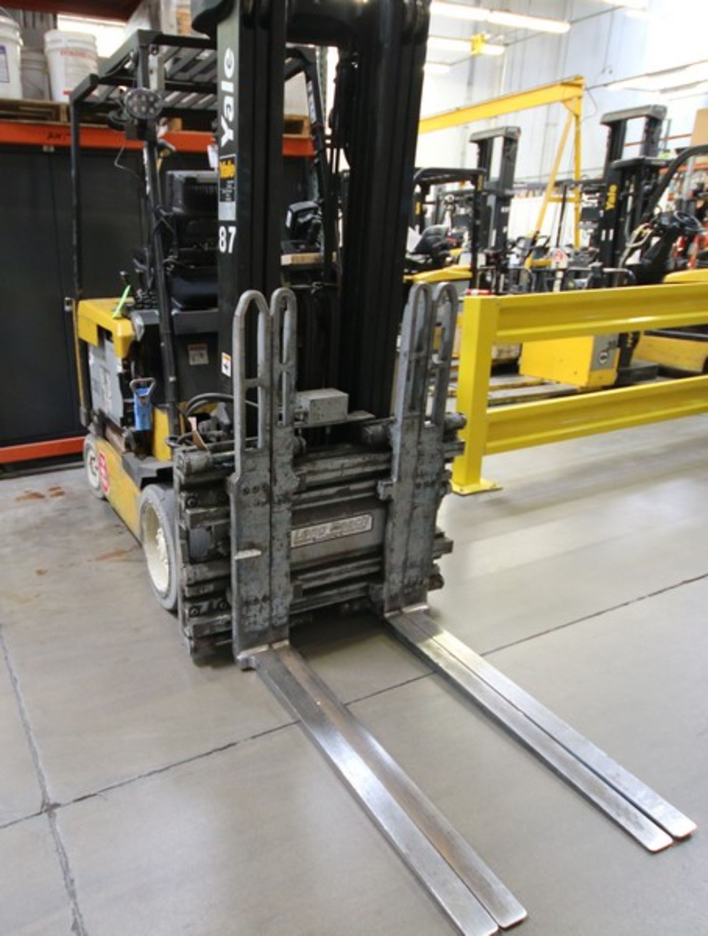 YALE, 3 Stage Mast Forklift, Model ERC060, S/N E108V08497V, 4,900lbs Capacity, 187.8 inch Load - Image 5 of 16