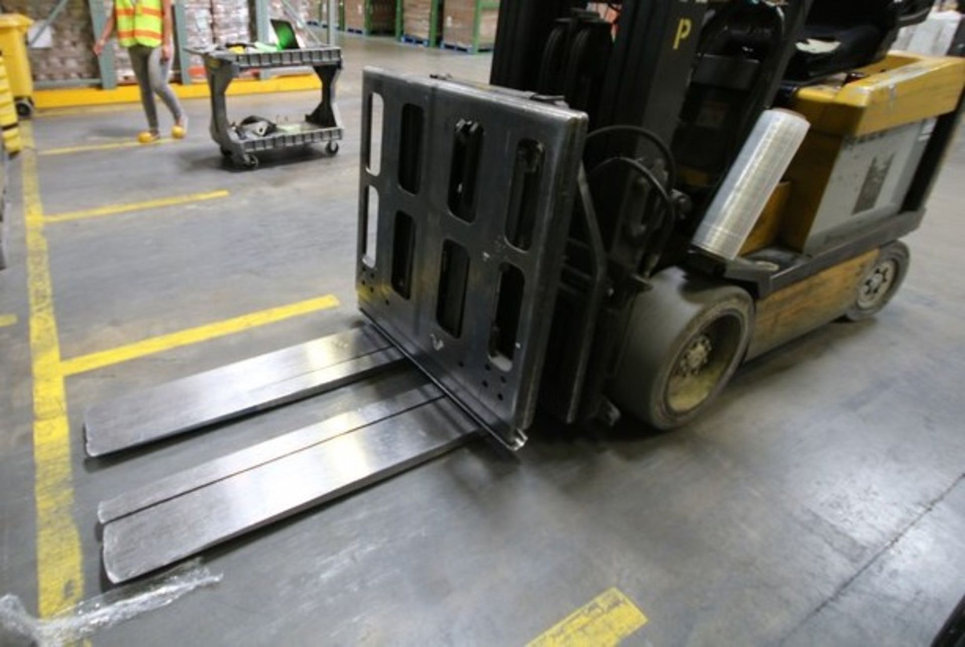 YALE, 3 Stage Mast Forklift, Model ERC060, S/N E108V08486V, 4,750lbs Capacity, 187.8 inch Load - Image 5 of 11
