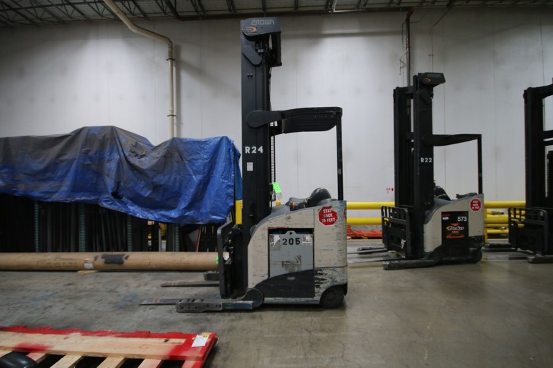 CROWN Stand Up Forklift, Model RD5220, S/N 1A321882, Long Reach Fork Extenders, Side Shift - Image 3 of 5