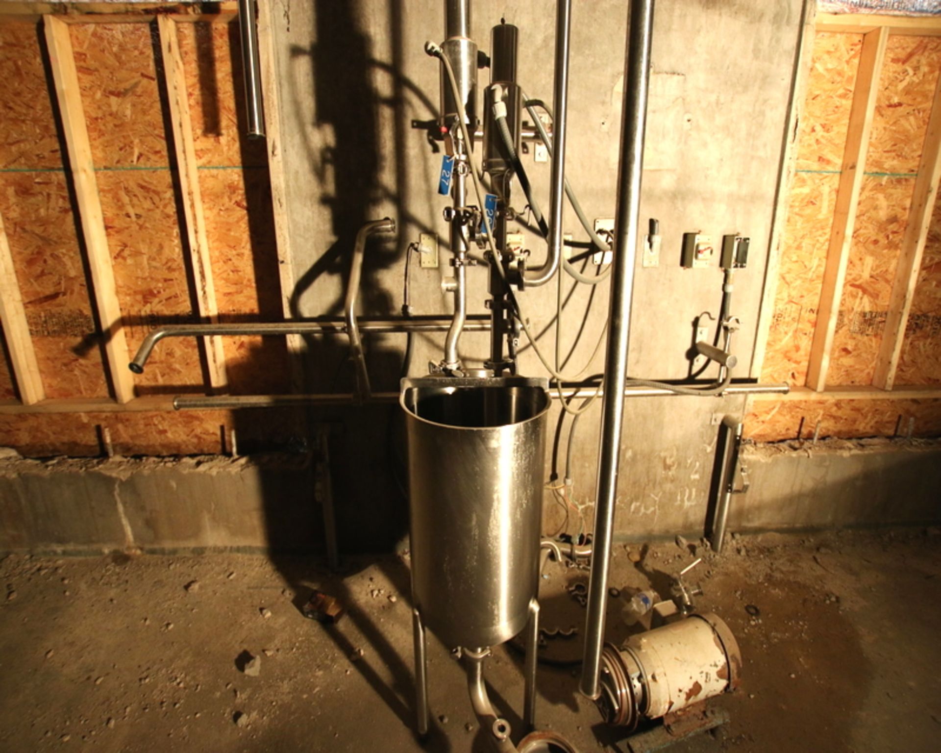 30 Gallon SS Balance Tank With (2) WCB Air Valves, 1-1/2? 2" Stations - Image 3 of 5