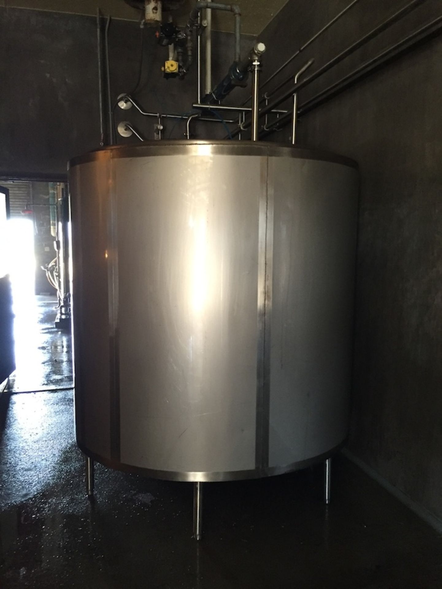 S/S Approx. 1,000 Gallon Holding Tank, Pitched Bottom, (3)  1-1/2" Tri Clamp Inlets, Outlets: - Image 2 of 8