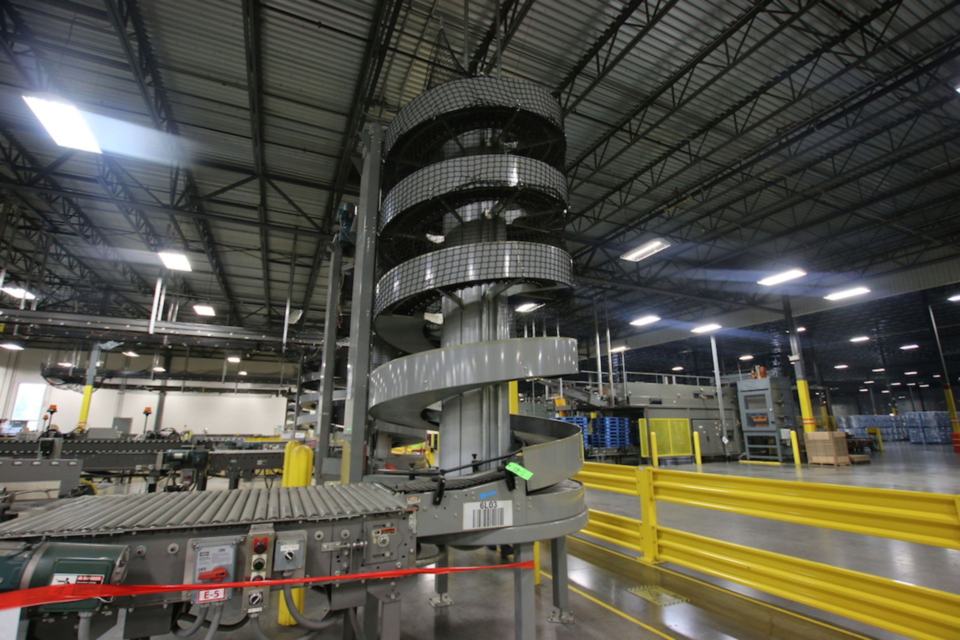 Rhyson Spiral Case Conveyer, Elevates to Approx 10'H - Bild 2 aus 6