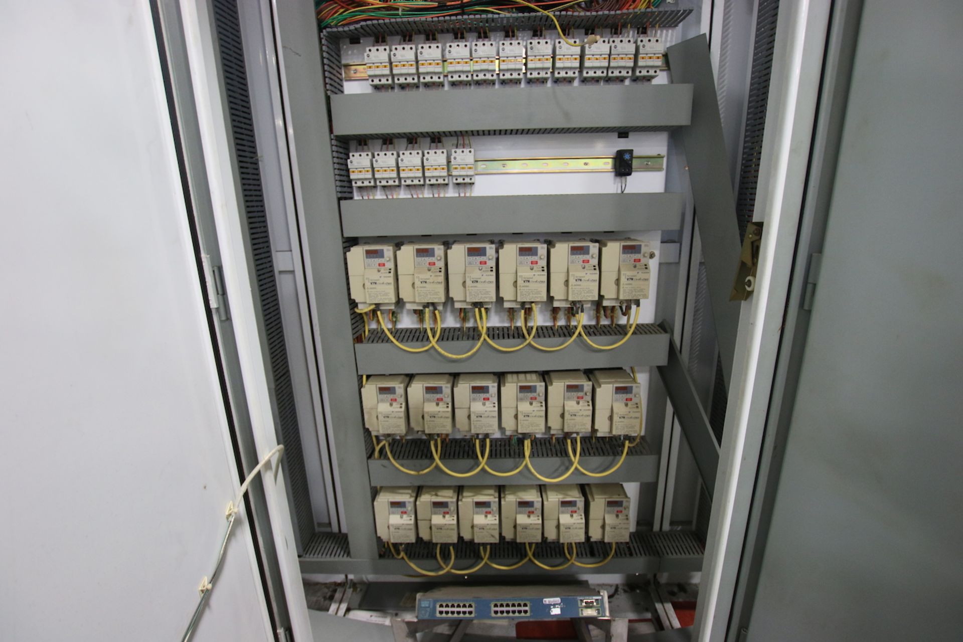 3 Door Line Control Panel, Complete with Allen Bradley Micro Logics 17-Slot Programmable Controller, - Bild 3 aus 5