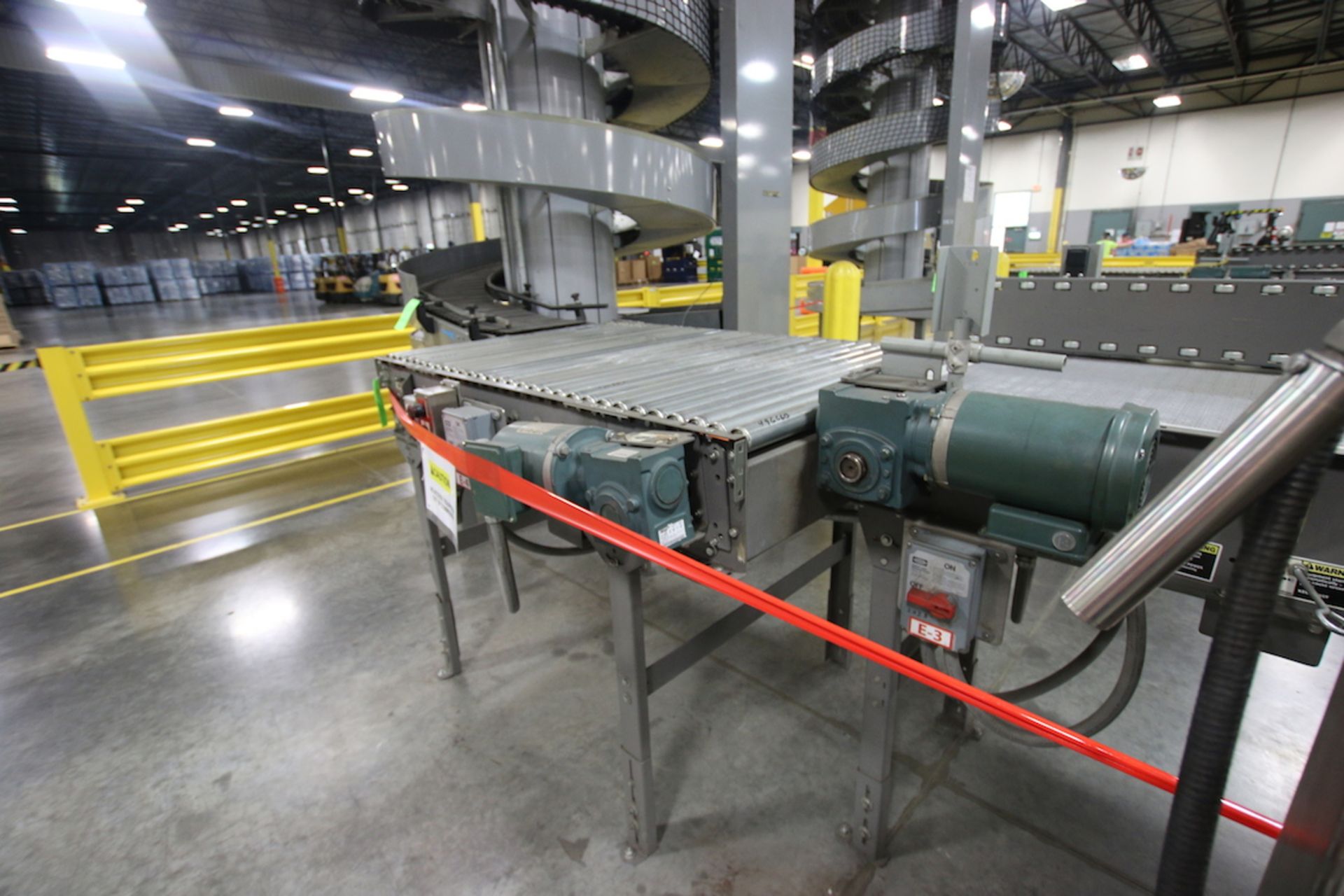 Alvey Case Conveyer, Roller and Belt, Approx 50' L, Approx Max 26" W (Located in TN)***RDBL - Bild 4 aus 6