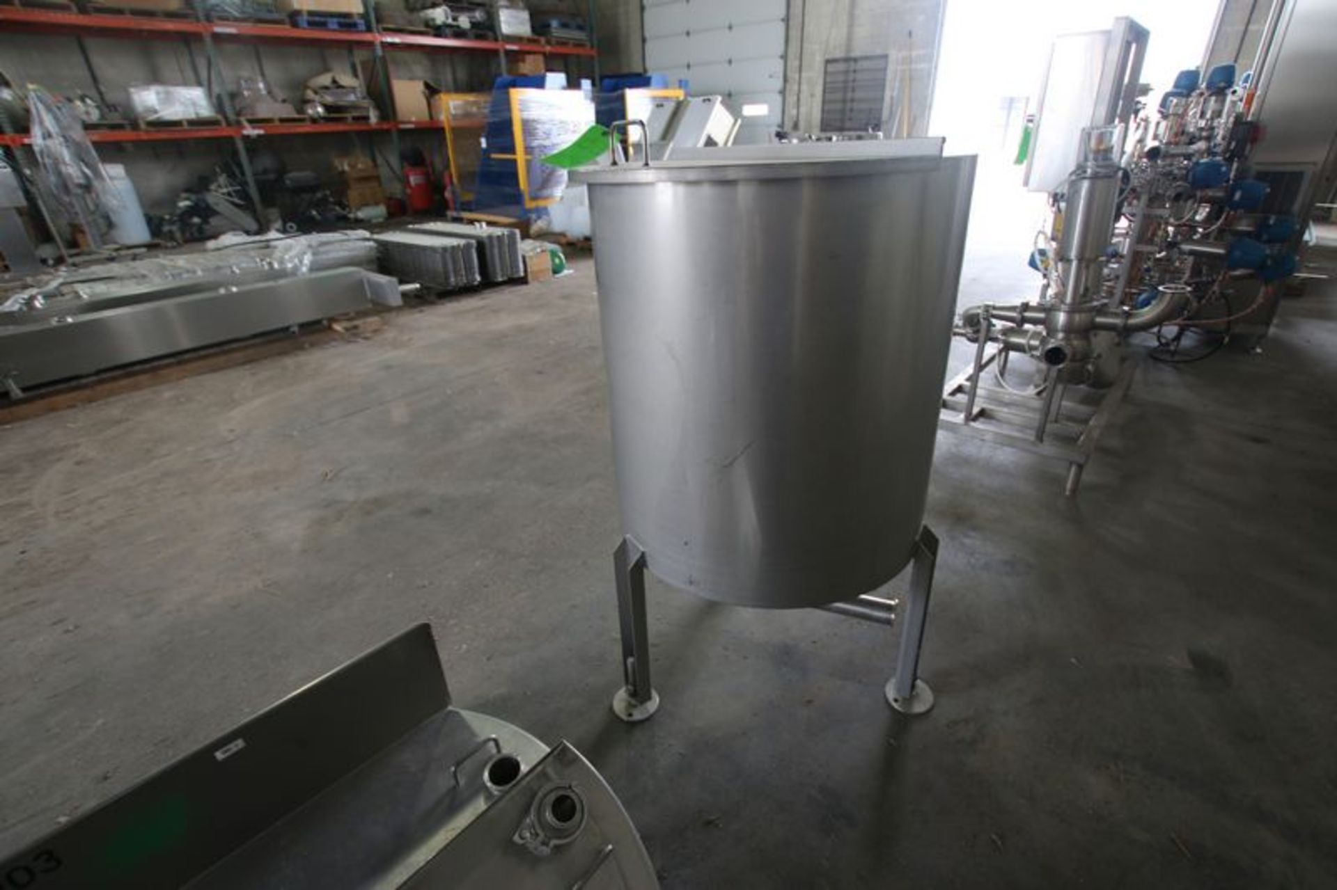 S/S Hinged Lid Storage Tank. Approx Dims: 33" L x 30" Dia***Located in Truck Wash Bay - Bild 3 aus 4