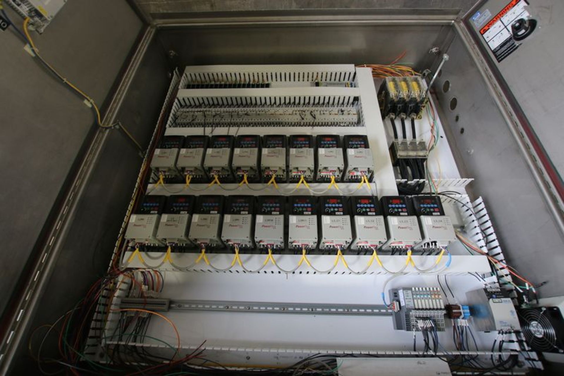 2-Door S/S Control Panel. Includes (18) Allen Bradley 2 HP PowerFlex 40 VFDs, PanelView Plus 700 - Image 4 of 4