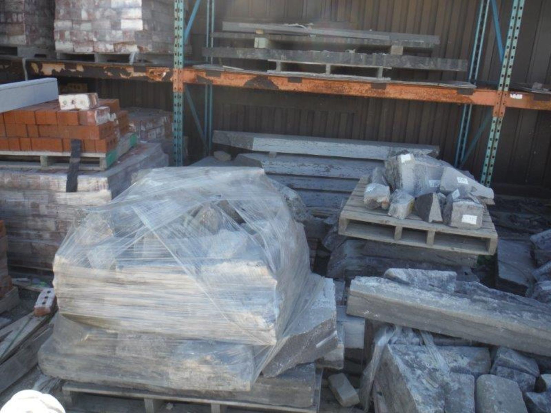 PALLETS OF ASSORTED NATURAL STONE (EXTERIOR) - Image 7 of 8