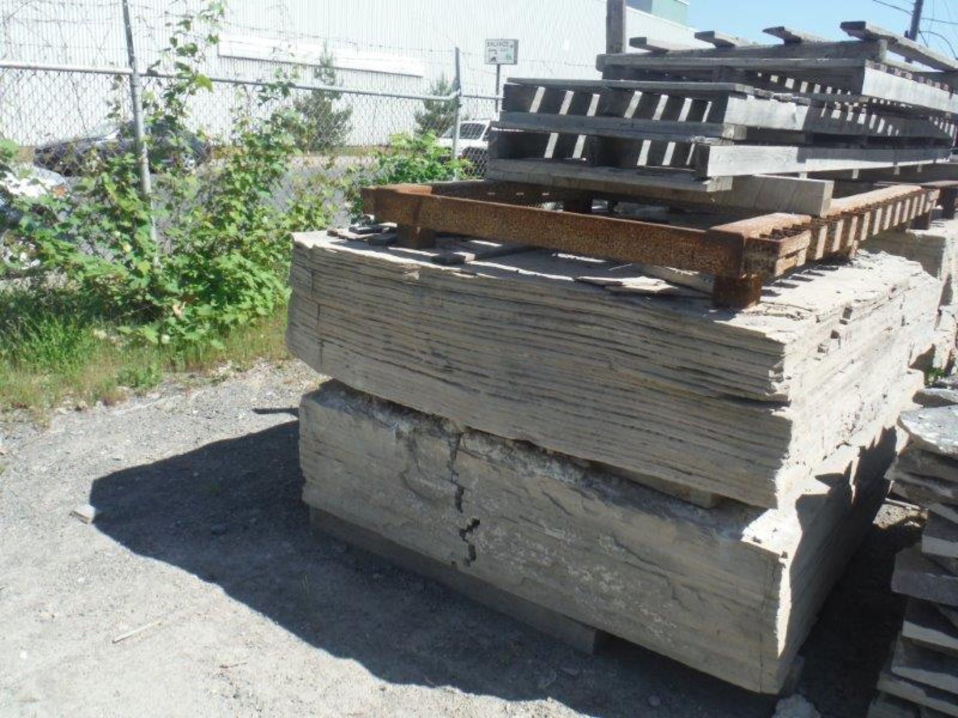 PALLETS OF STONE SLAB SHEETS, APPROX: 5 FT X 7 FT (EXTERIOR) - Image 3 of 3