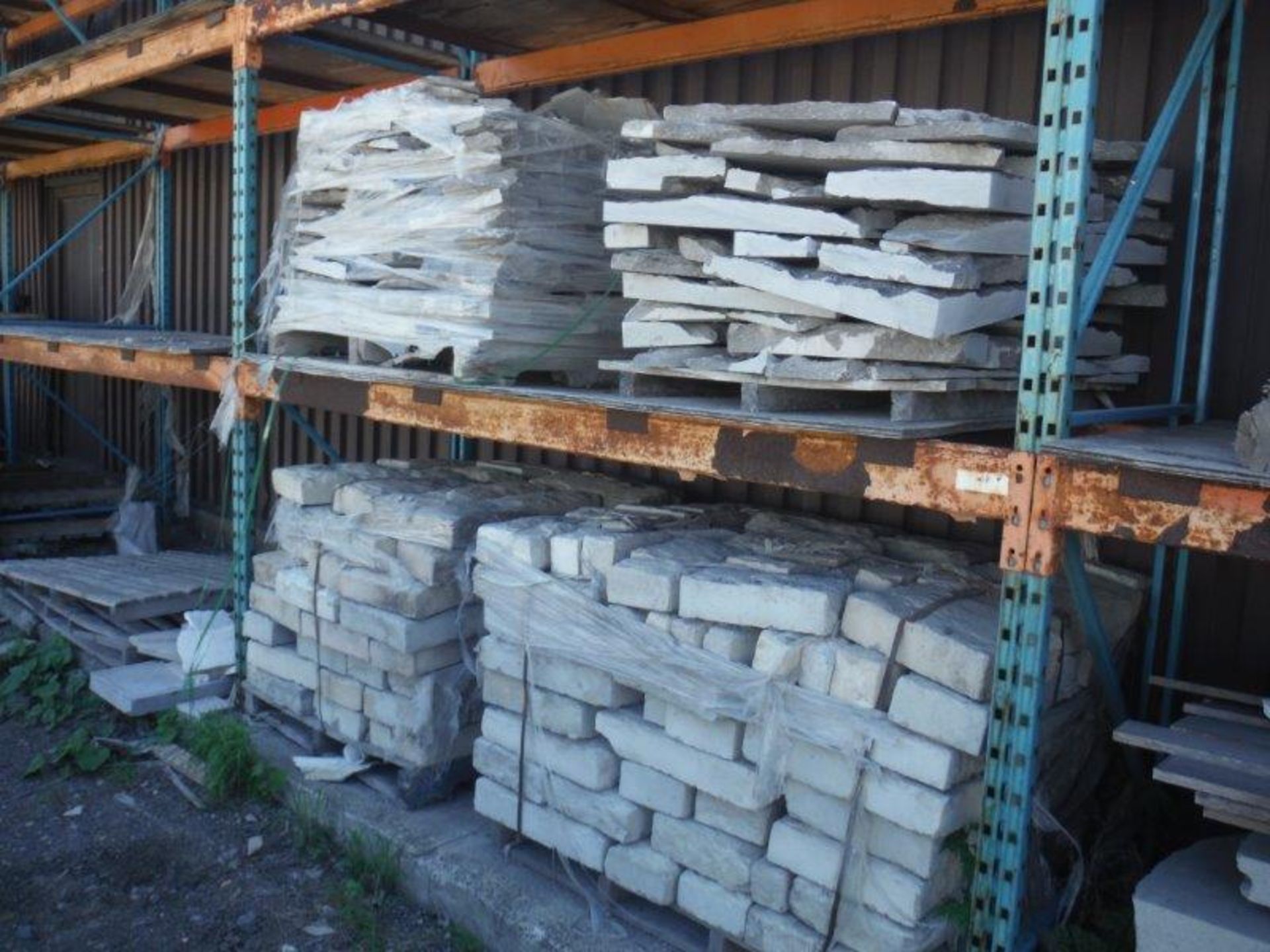 PALLETS OF ASSORTED NATURAL STONE (EXTERIOR) - Image 5 of 8