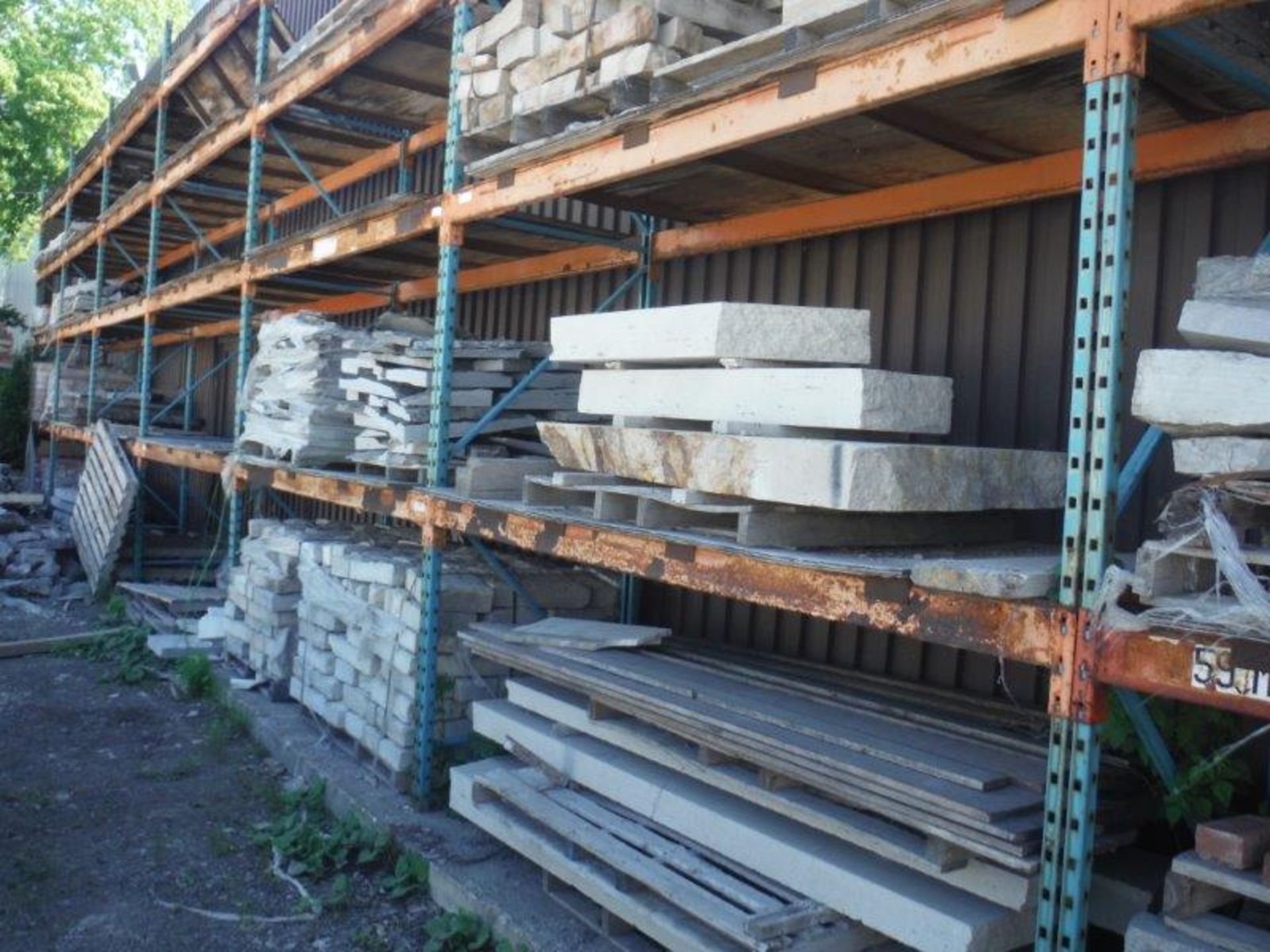 PALLETS OF ASSORTED NATURAL STONE (EXTERIOR) - Image 4 of 8