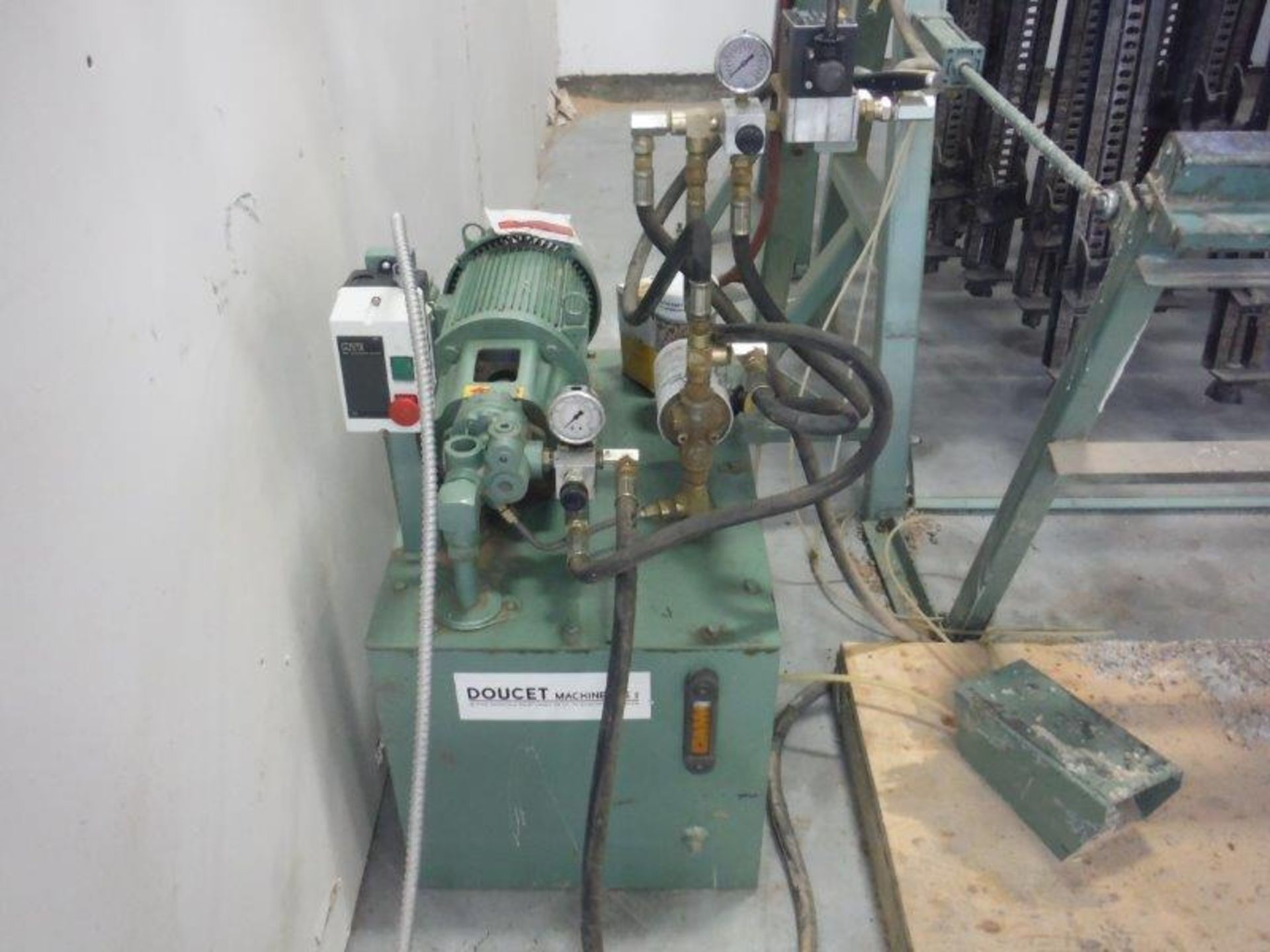 "DOUCET" MOTORIZED ROTARY CLAMP MACHINE, Mod: SRH2085102-32R, 600 volts, 108"" x 31'' C/W POWER UNIT - Image 4 of 4