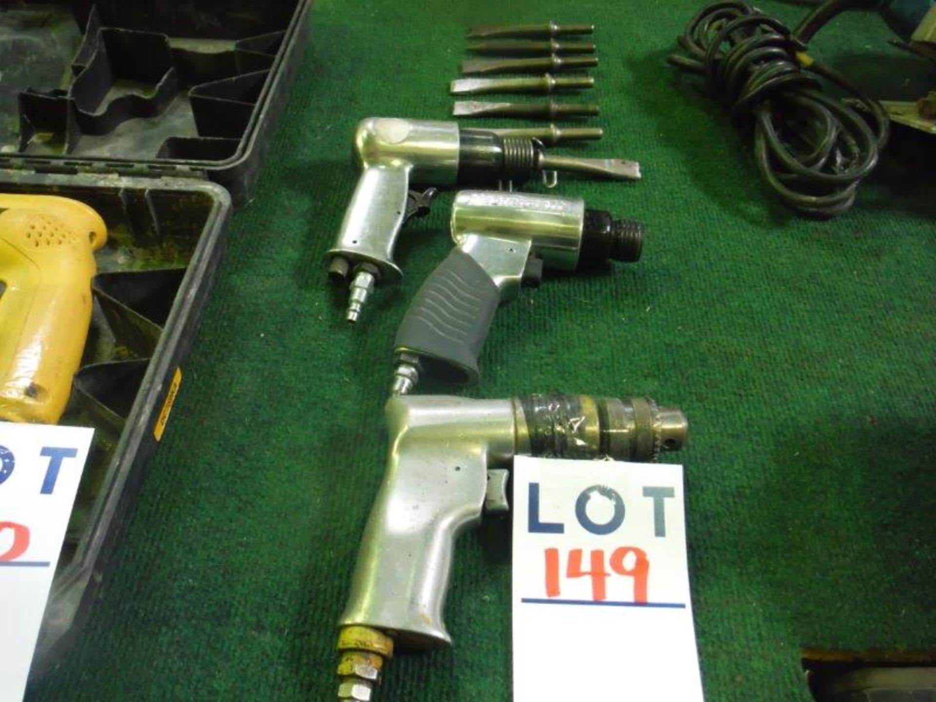 LOT: ASSORTED PNEUMATIC GUNS /w CHISEL BITS (3X) (MASTERCRAFT, ETC)