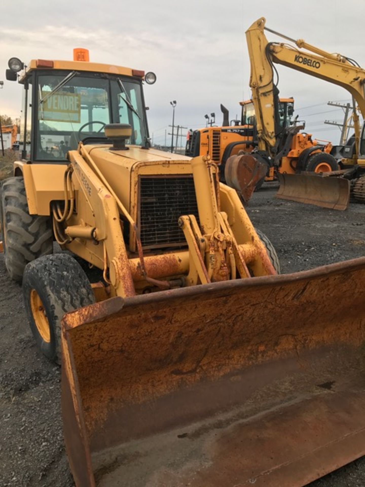 JOHN DEERE (low hours) 710B FRONT END LOADER c/w: …..