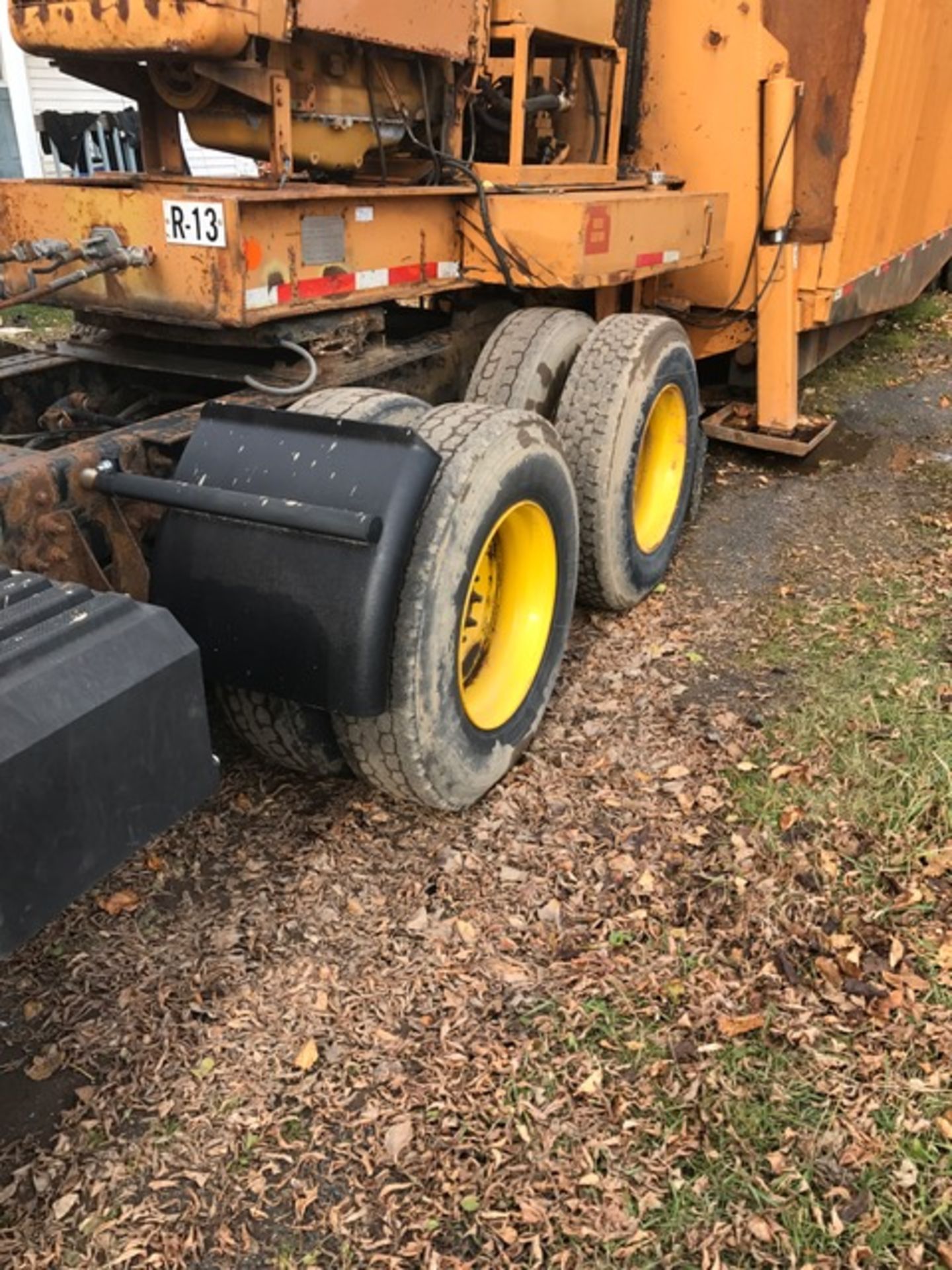 EZ CAR CRUSHER (EZKAR) 243A, c/w: INTERNATIONAL 10-WHEEL TRACTOR, #9200 - Image 11 of 13