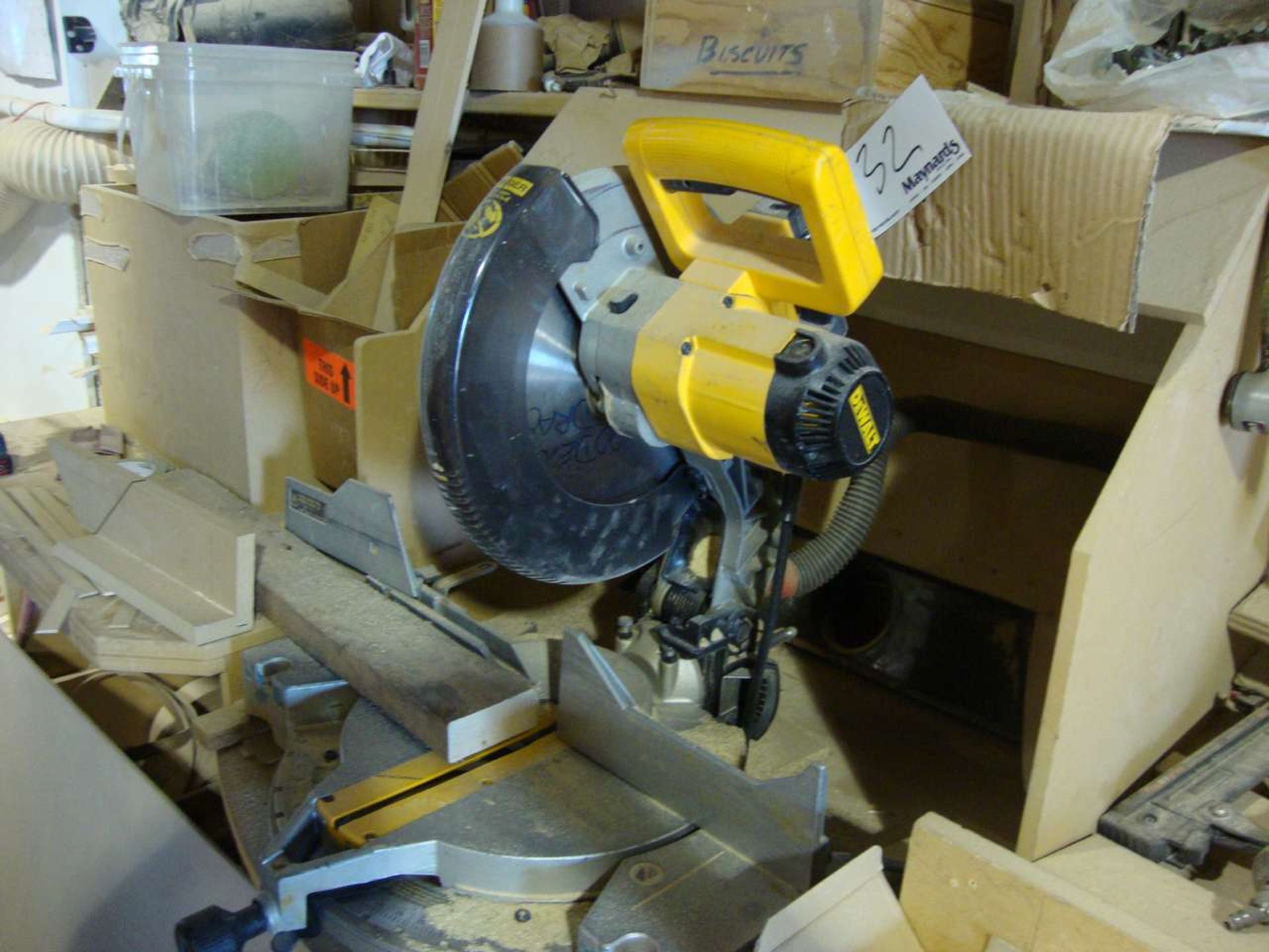 DeWalt D705 12" Compound mitre saw