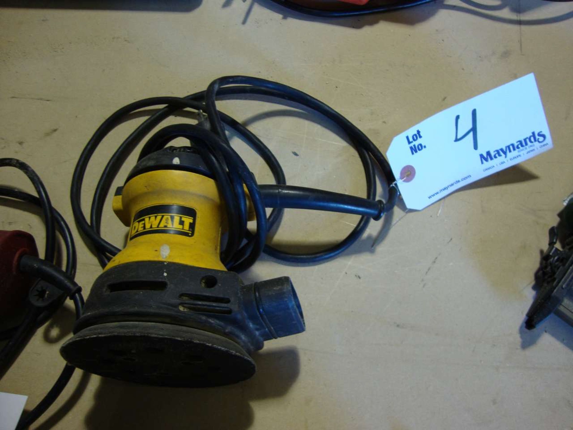 DeWalt 4" Orbital sander