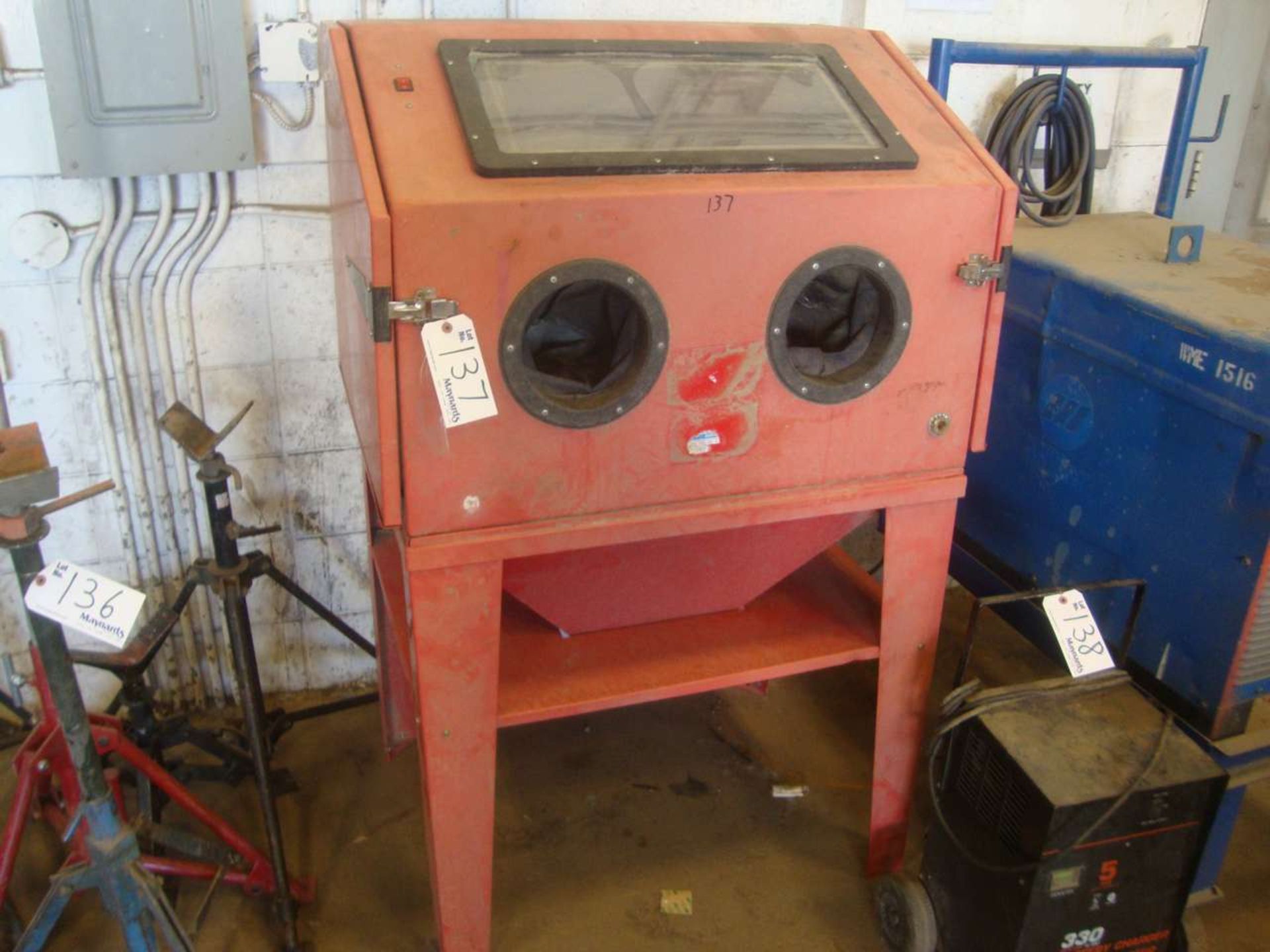 King Sand blast cabinet