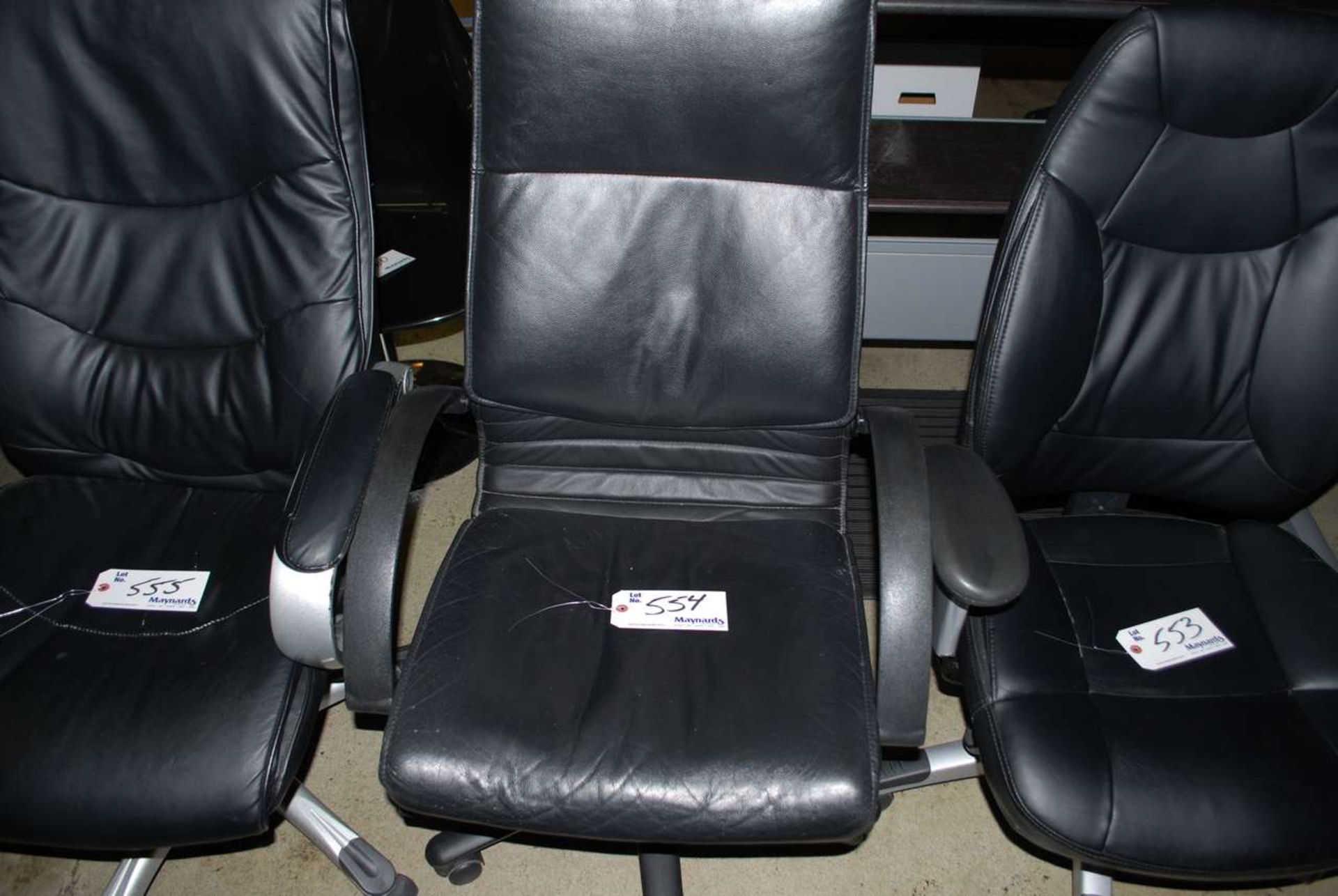 Black vinyl back manager chair