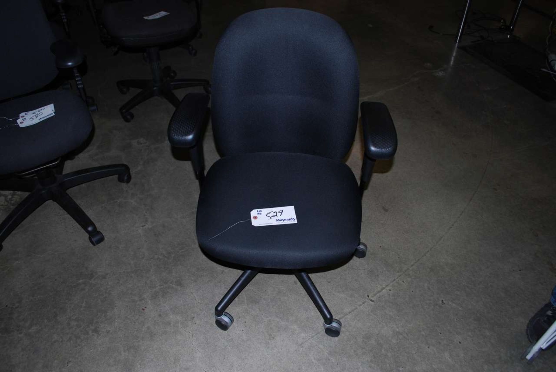 Black gas lift manager arm chair