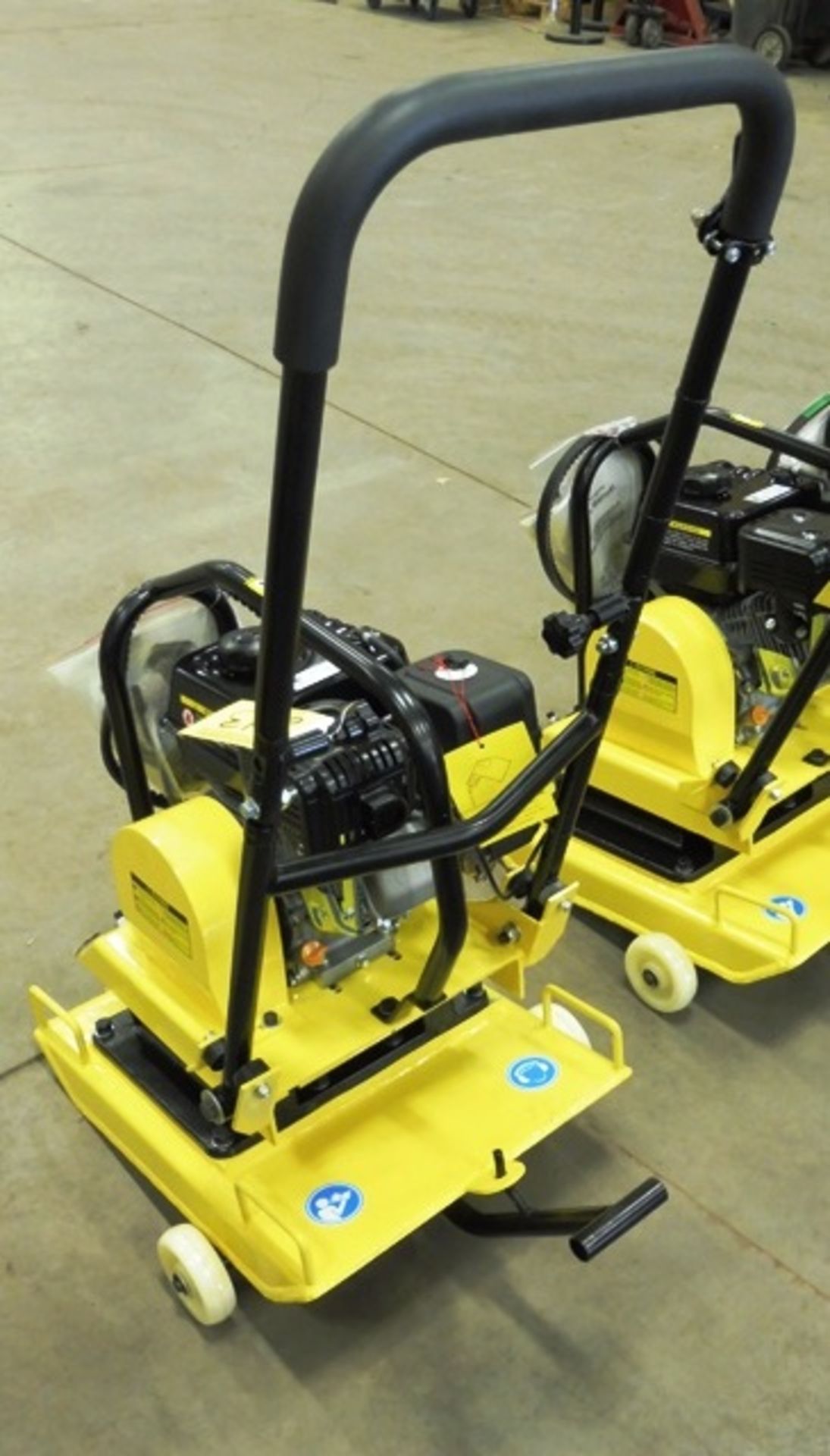 (NEW) LONCIN MS20 PLATE COMPACTOR W/ 6.5HP ENGINE & WHEEL KIT *CHECK OIL BEFORE STARTING - Image 2 of 2