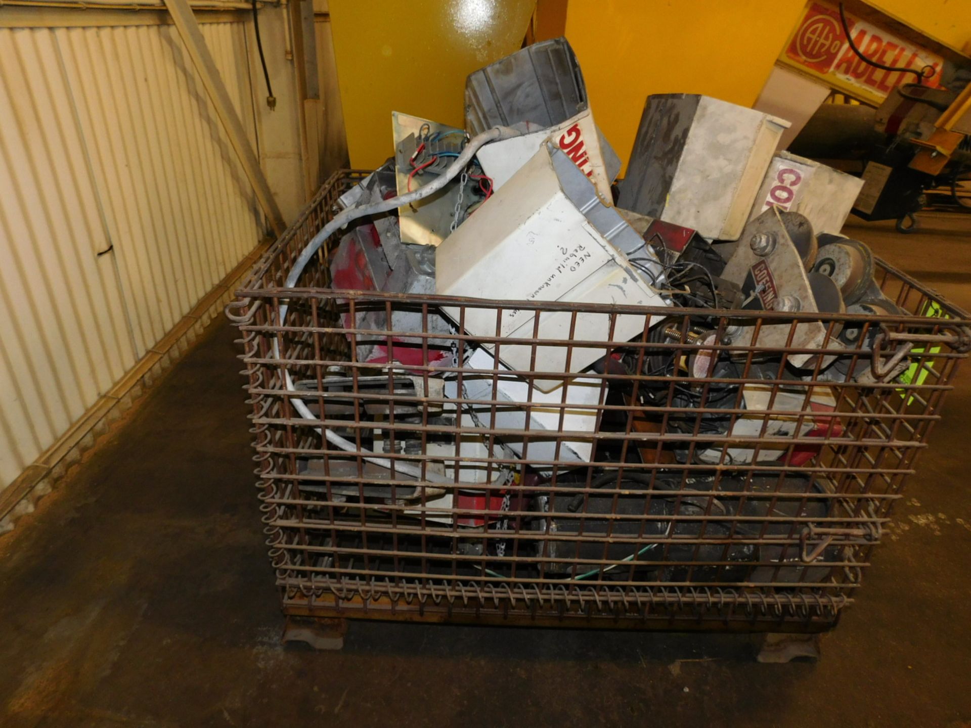 WIRE BASKET & CONTENTS OF SEVERAL 1/2 & 1 TON COFFING HOISTS, PARTS, ETC. - Image 4 of 4