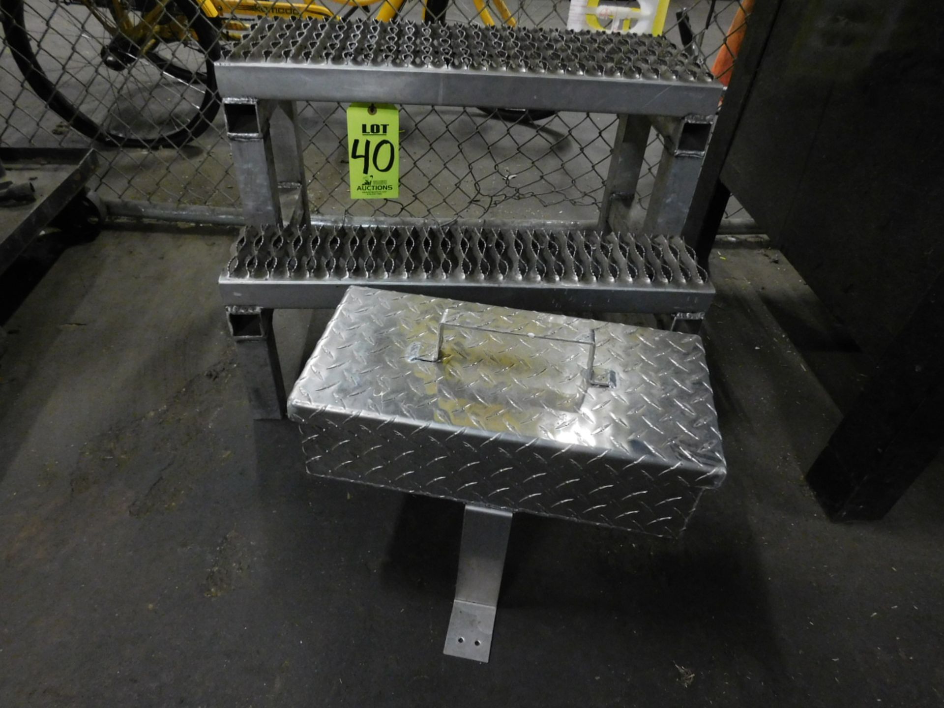 2-STEP TRAILER PLATFORM, AND READY TO MOUNT ALUMINUM DIAMOND PLATE TOOL BOX - Image 2 of 4