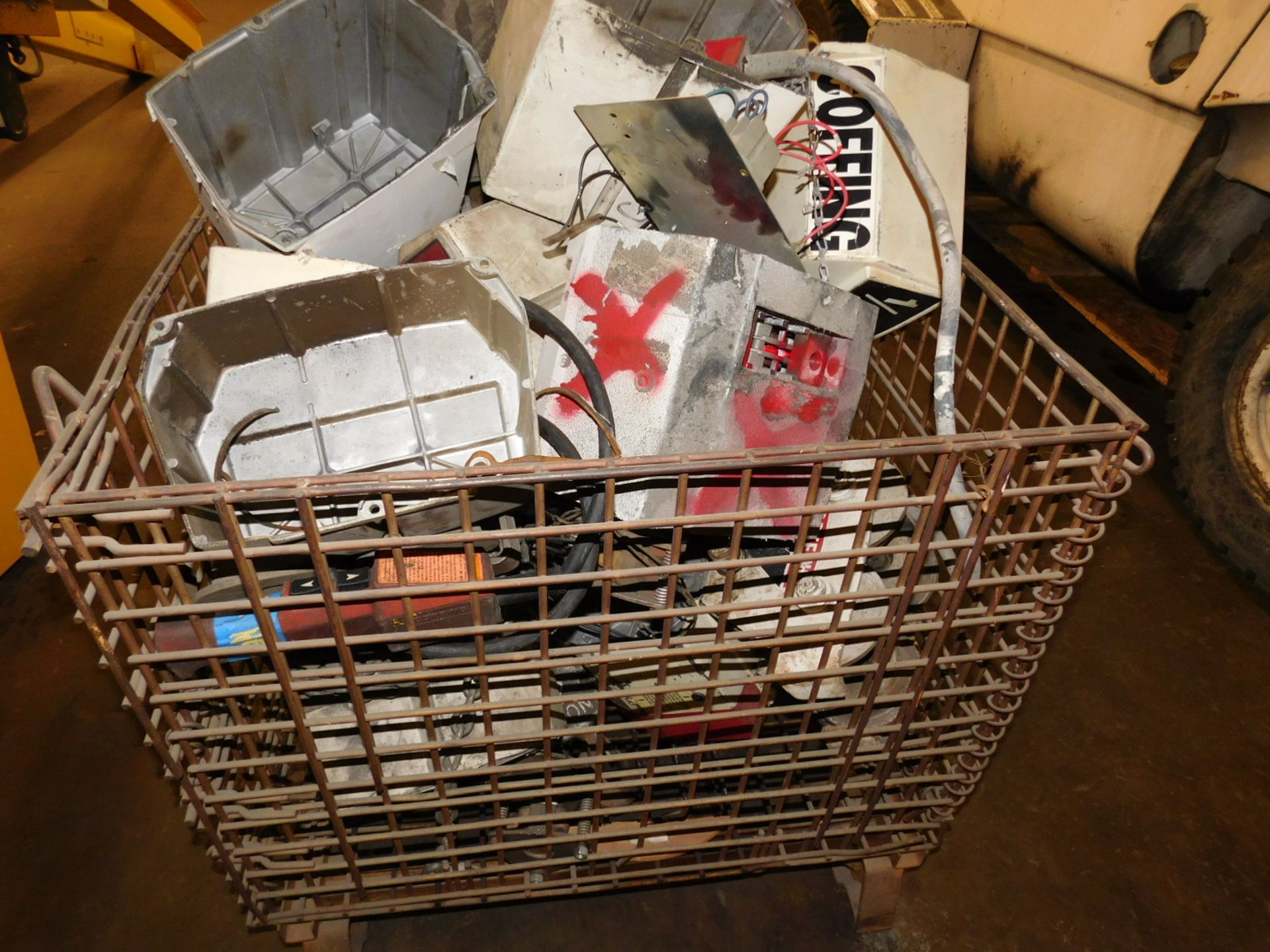 WIRE BASKET & CONTENTS OF SEVERAL 1/2 & 1 TON COFFING HOISTS, PARTS, ETC. - Image 3 of 4