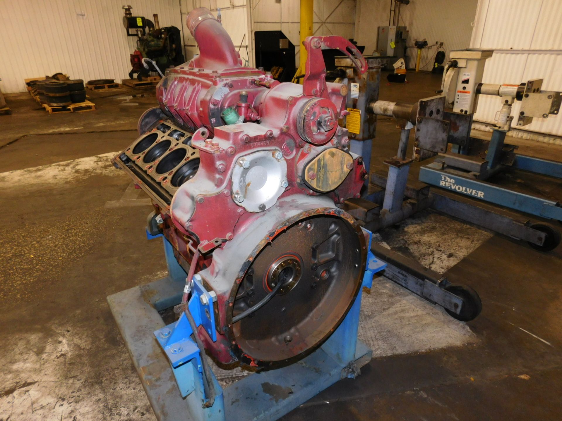 8 CYL. DETROIT DIESEL ENGINE W/O HEADS, MODEL 8087-7399, SERIES 92, S/N 8VF106719, MOUNTED TO - Image 2 of 3