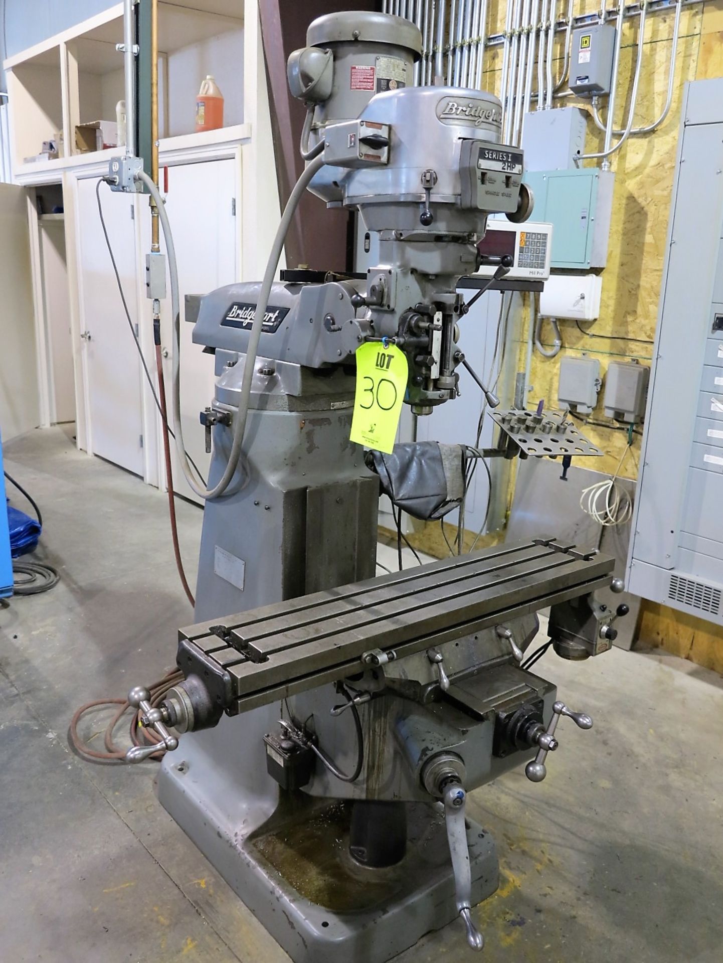 BRIDGEPORT VERTICAL MILL, SERIES I, 2 HP, DRO, POWER FEED. LOADING PROVIDED BY XL3 RIGGING AT A FEE.