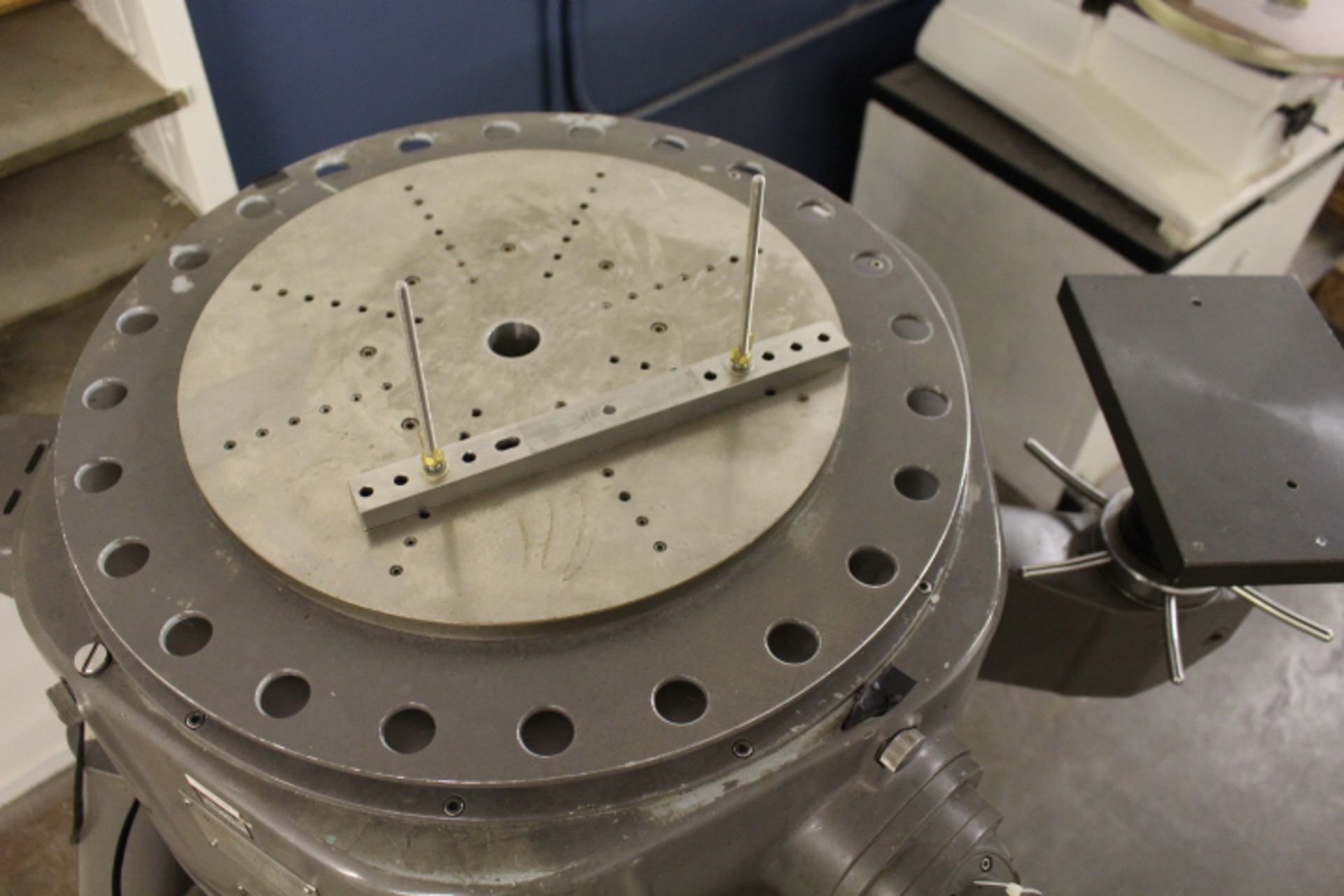 SPENTROMETER TABLE DAVIDSON, MODEL D-620, S/N 1567, WITH 16" PRECISION GROUND MOUNTING PLATE - Image 4 of 5