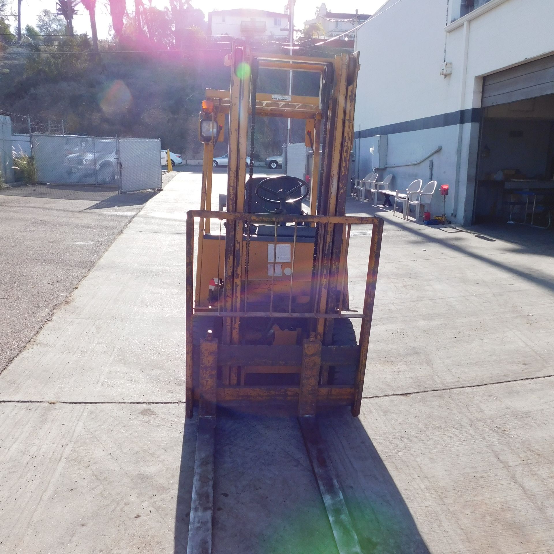 KOMATSU FG15 LIFT TRUCK, 3,000 LB. CAPACITY, LPG, MODEL FG15-14, PNEUMATIC TIRES, S/N 122852, - Image 4 of 12