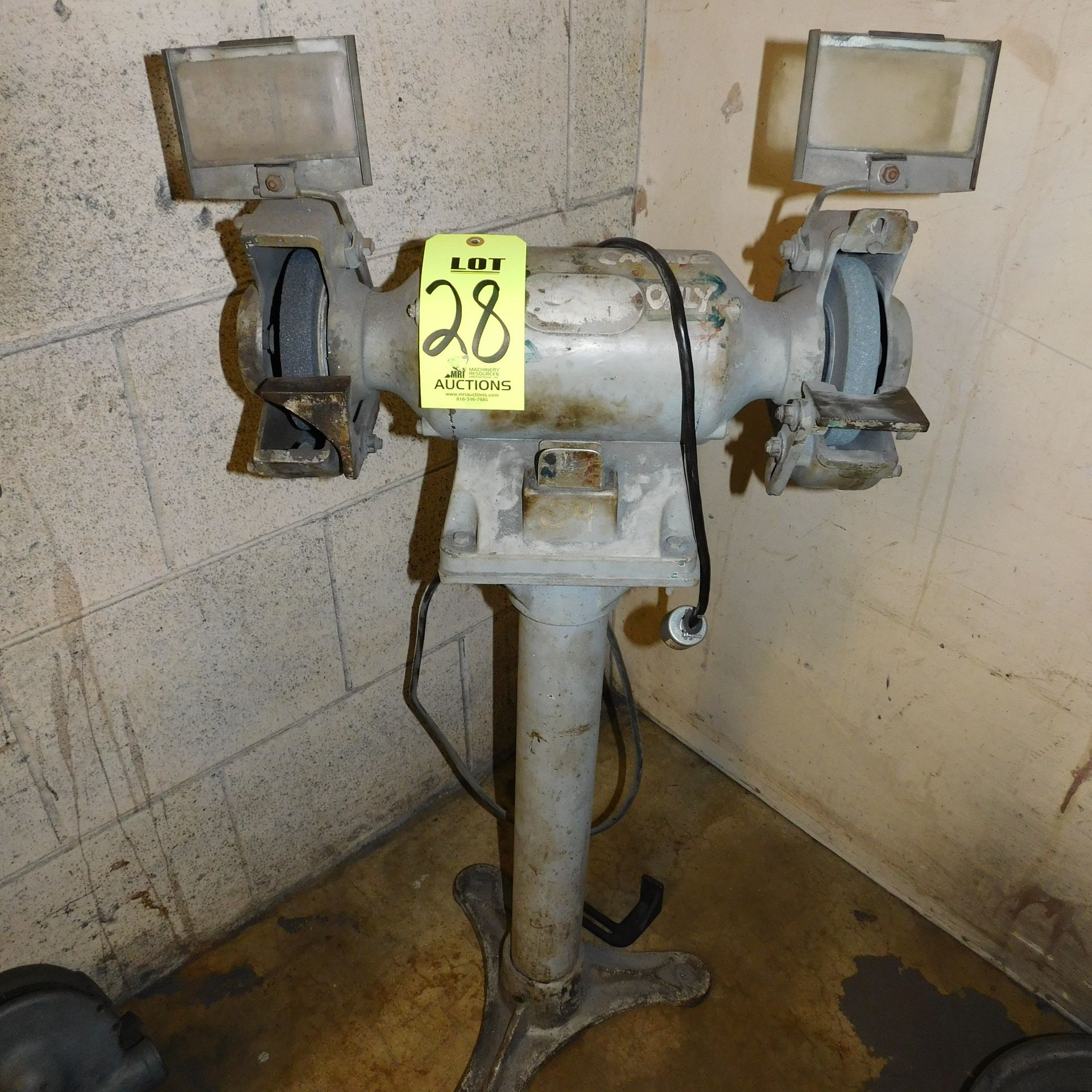 DBL END GRINDER, ON PEDESTAL