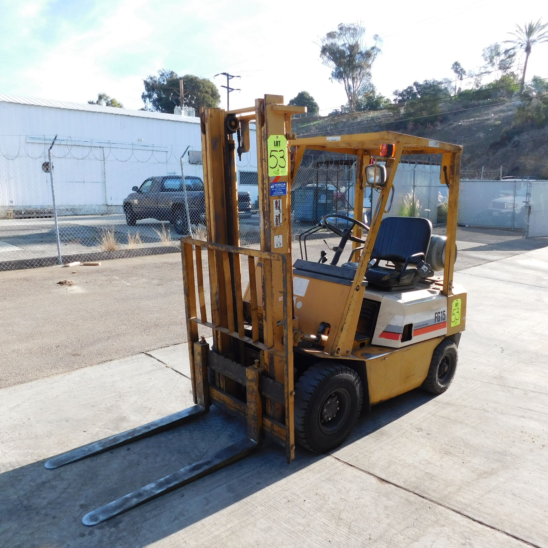 KOMATSU FG15 LIFT TRUCK, 3,000 LB. CAPACITY, LPG, MODEL FG15-14, PNEUMATIC TIRES, S/N 122852, - Image 2 of 12