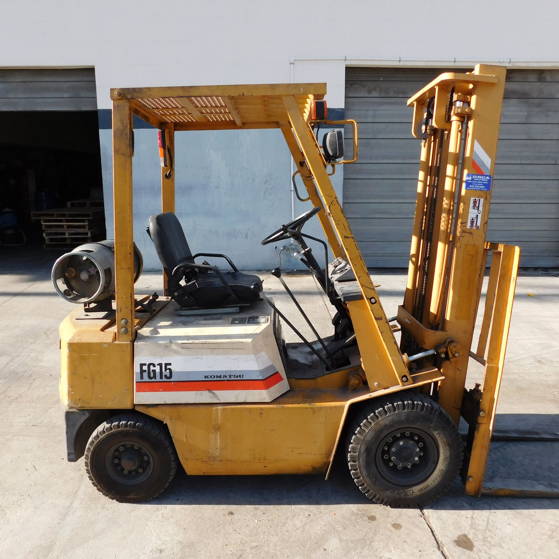 KOMATSU FG15 LIFT TRUCK, 3,000 LB. CAPACITY, LPG, MODEL FG15-14, PNEUMATIC TIRES, S/N 122852, - Image 3 of 12