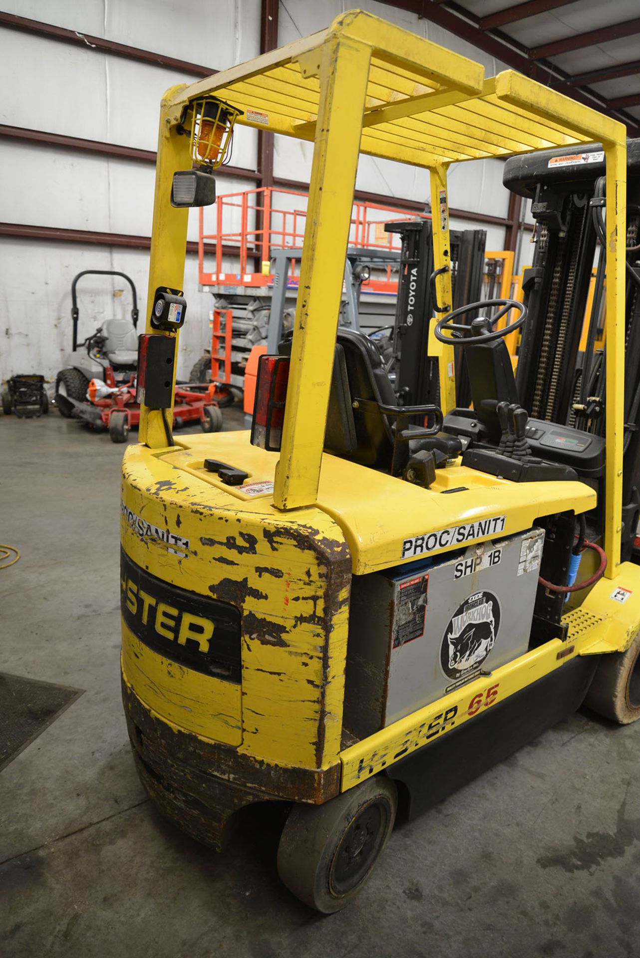 2003 HYSTER 6,500-LB., MODEL: E65XM2-40, SN: F108V27487A, 36V ELECTRIC, SOLID NON-MARKING TIRES, 4- - Image 4 of 6