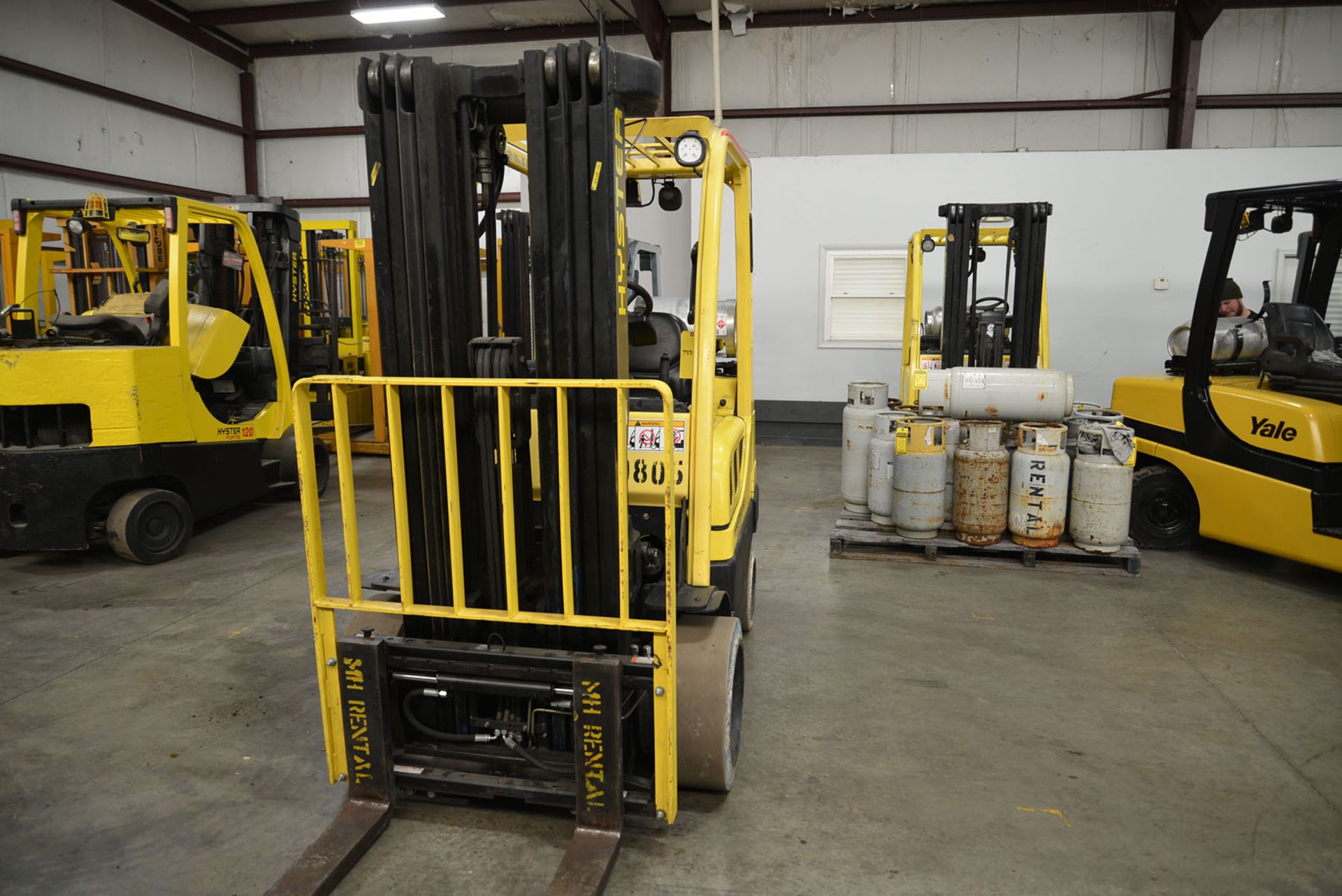 2007 HYSTER 6,000-LB., MODEL: S60FT, SN: F187V11108E, LPG, SOLID NON-MARKING TIRES, LEVER SHIFT, - Image 2 of 6