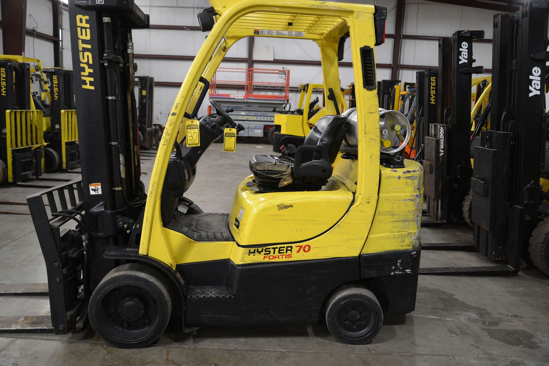 2009 HYSTER 7,000-LB., MODEL: S70FT, SN: F187V14683G, LPG, SOLID TIRES, 3-STAGE MAST, 182'' LIFT