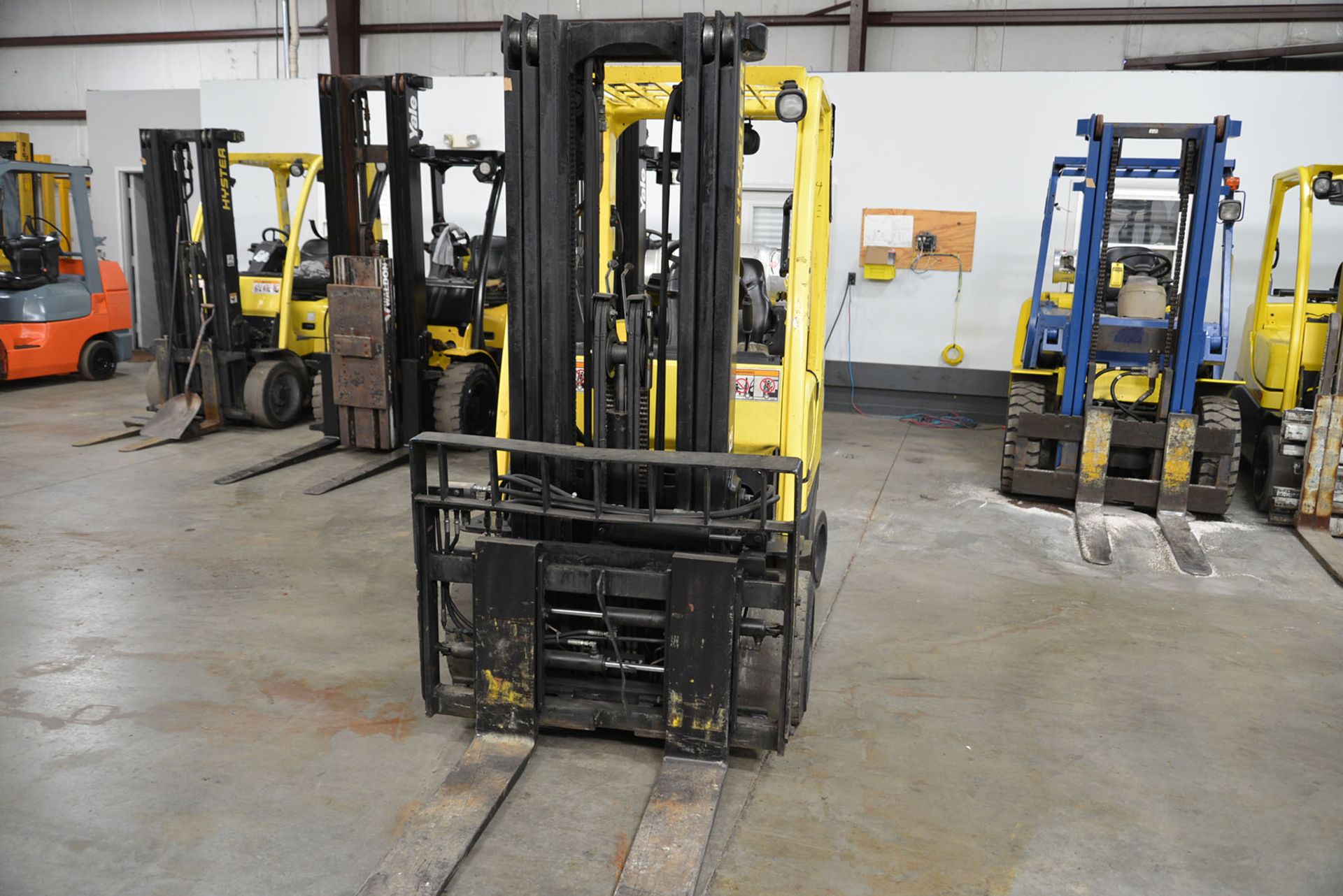 2009 HYSTER 7,000-LB., MODEL: S70FT, SN: F187V14683G, LPG, SOLID TIRES, 3-STAGE MAST, 182'' LIFT - Image 2 of 6